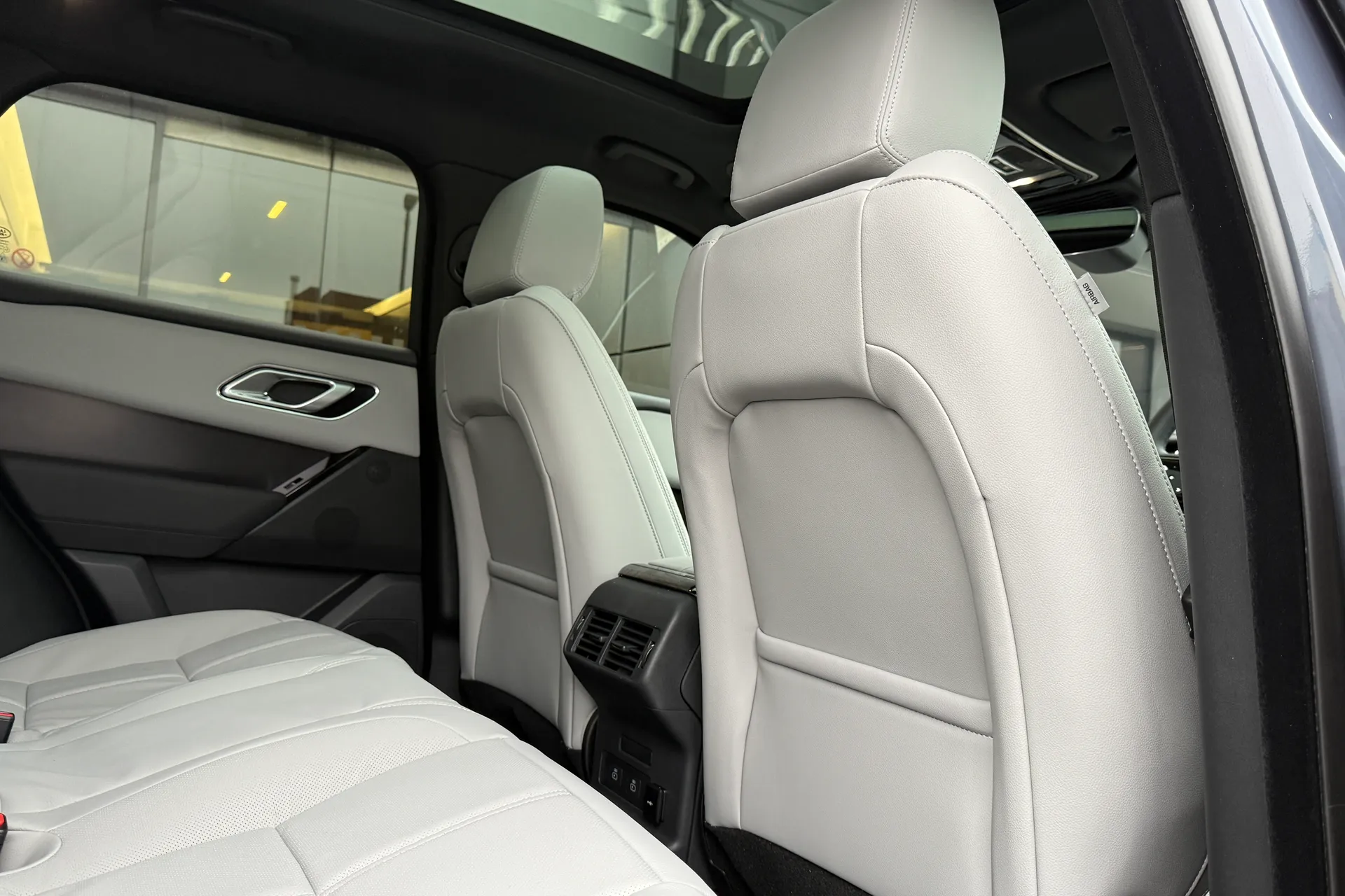 LAND ROVER RANGE ROVER VELAR thumbnail image number 43