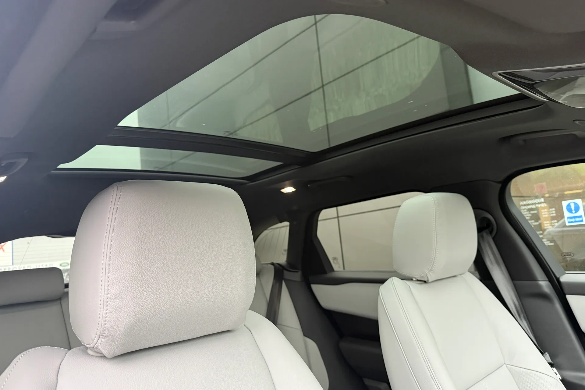 LAND ROVER RANGE ROVER VELAR thumbnail image number 9