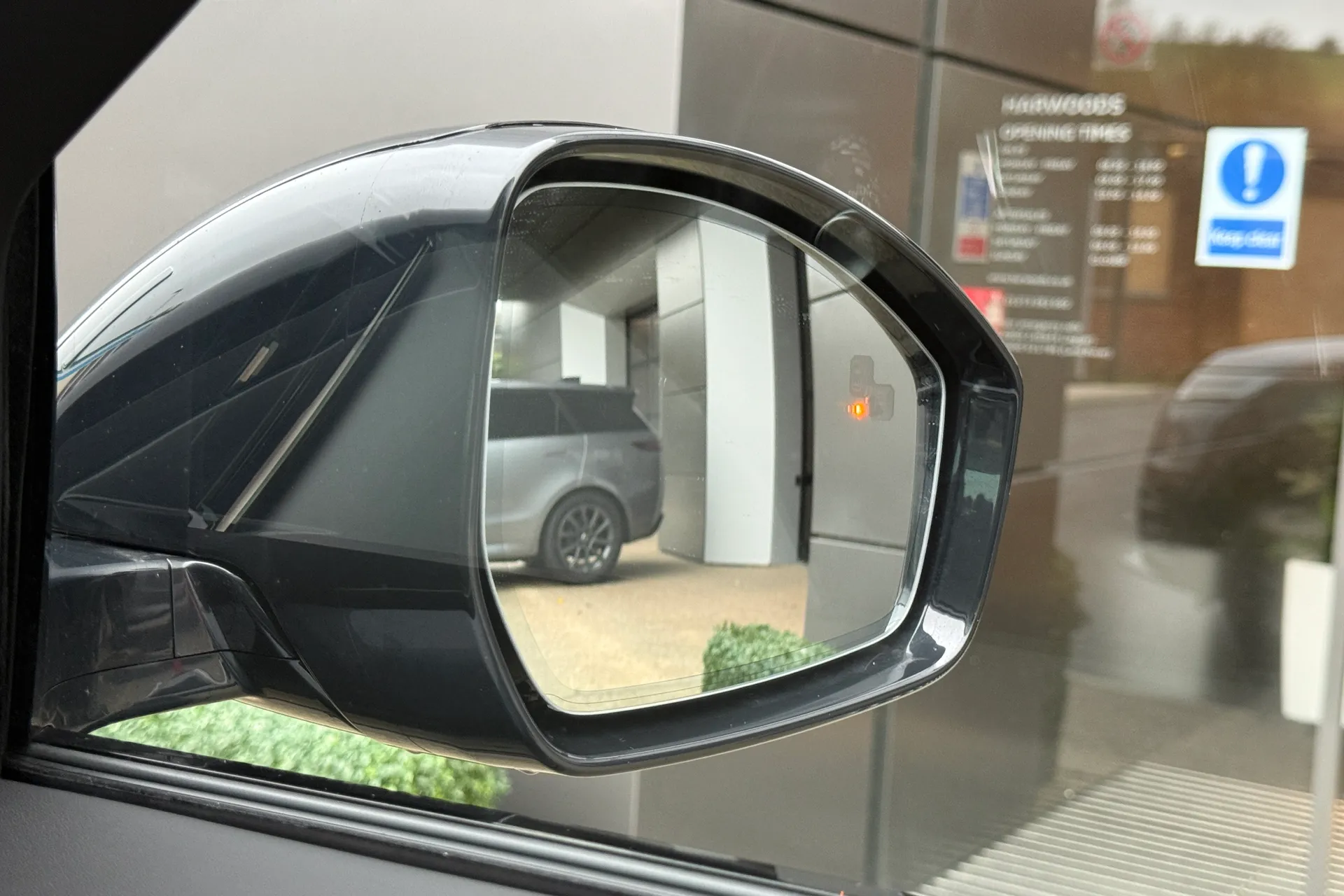 LAND ROVER RANGE ROVER VELAR thumbnail image number 13