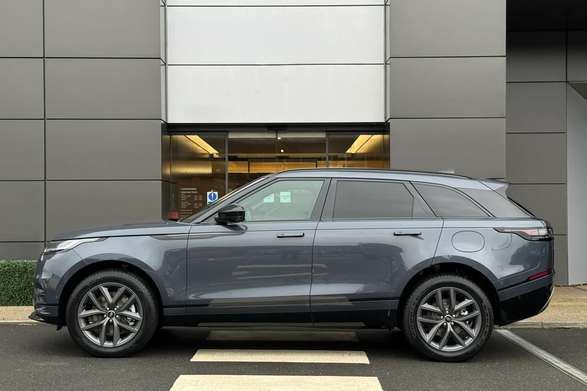 LAND ROVER RANGE ROVER VELAR thumbnail image number 6