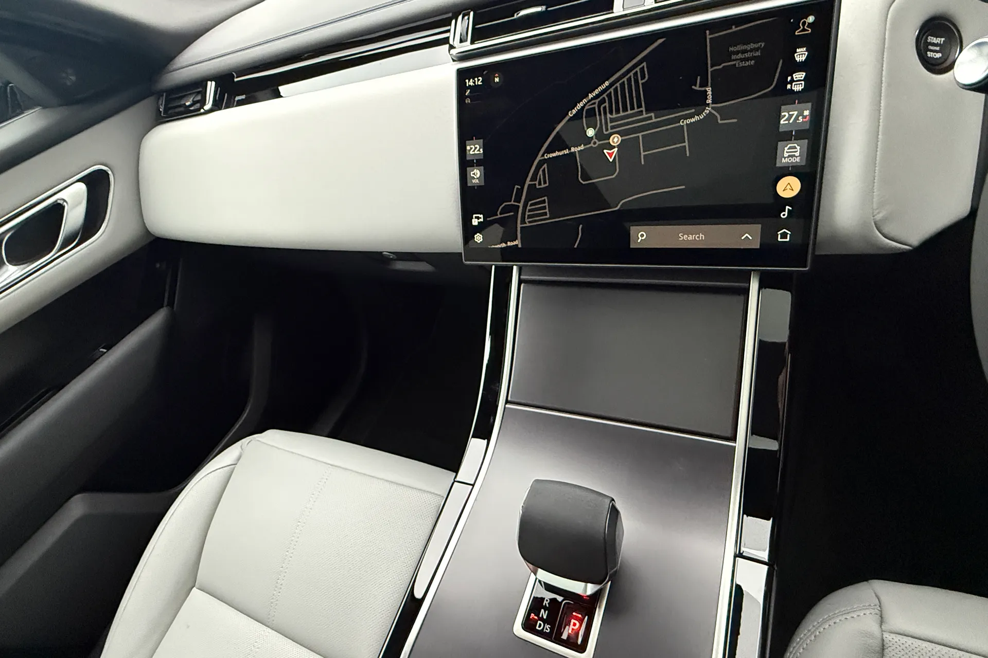 LAND ROVER RANGE ROVER VELAR thumbnail image number 31