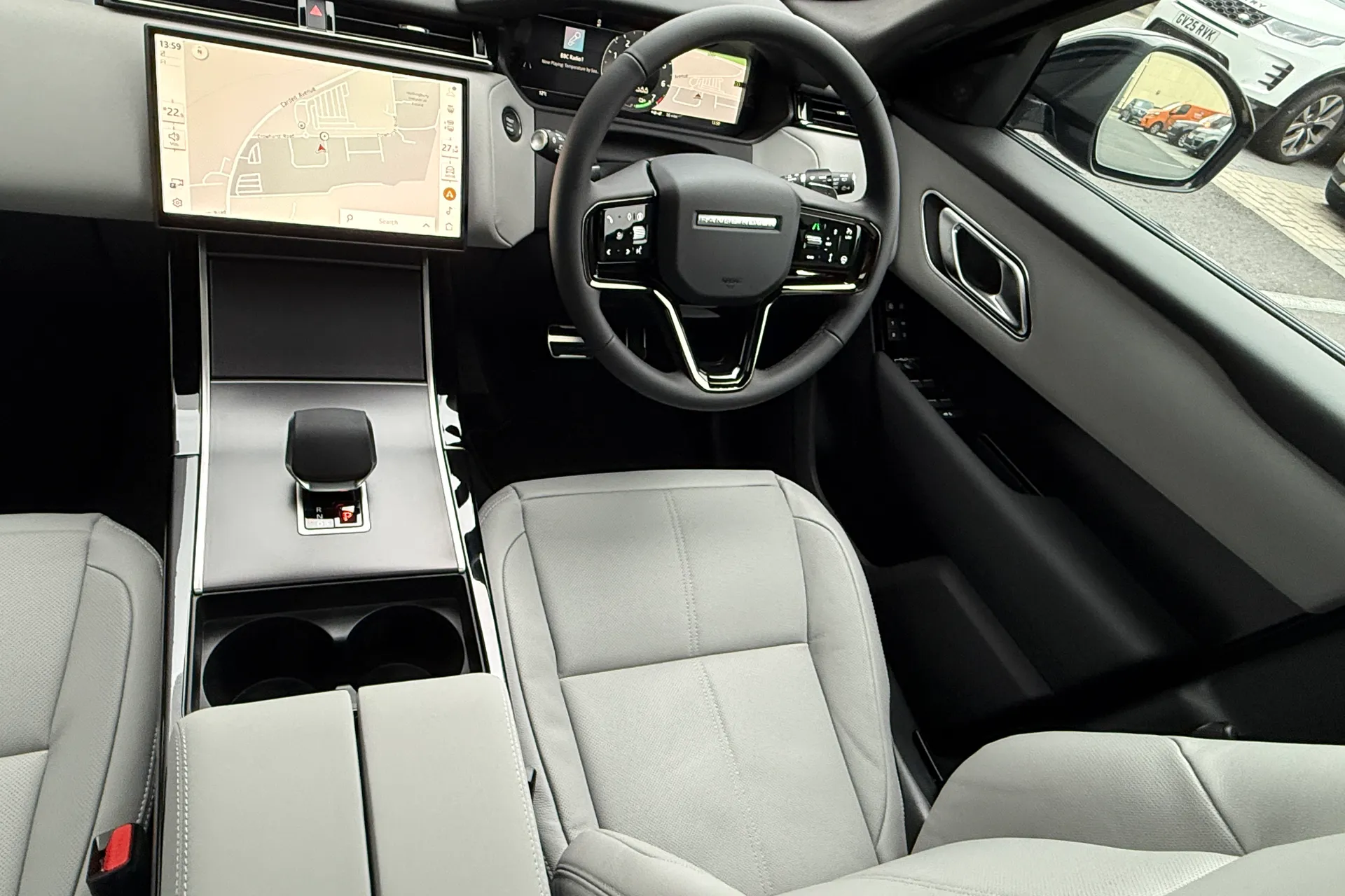 LAND ROVER RANGE ROVER VELAR thumbnail image number 47