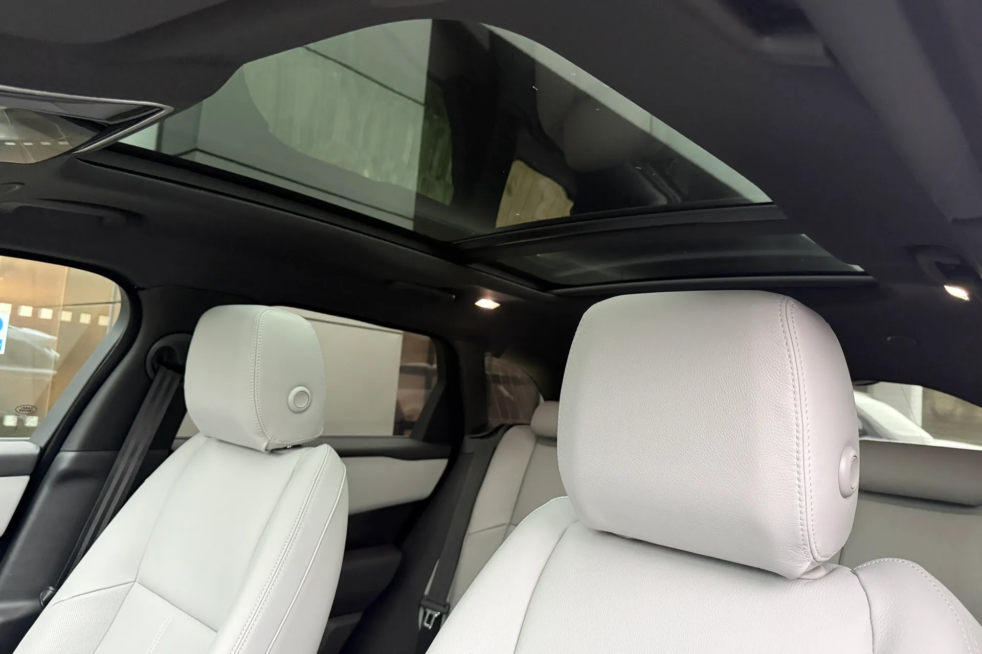 LAND ROVER RANGE ROVER VELAR thumbnail image number 50