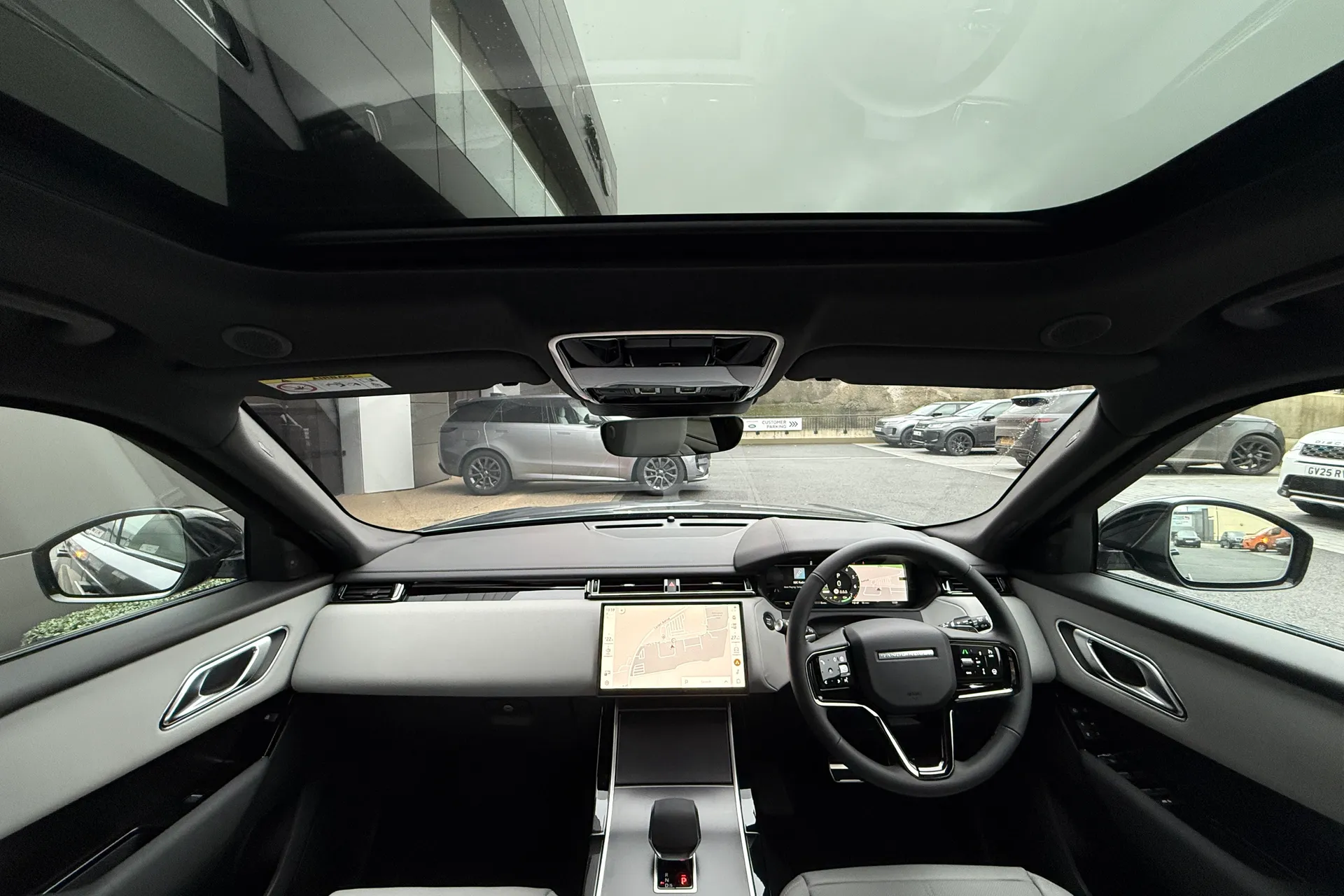 LAND ROVER RANGE ROVER VELAR thumbnail image number 3