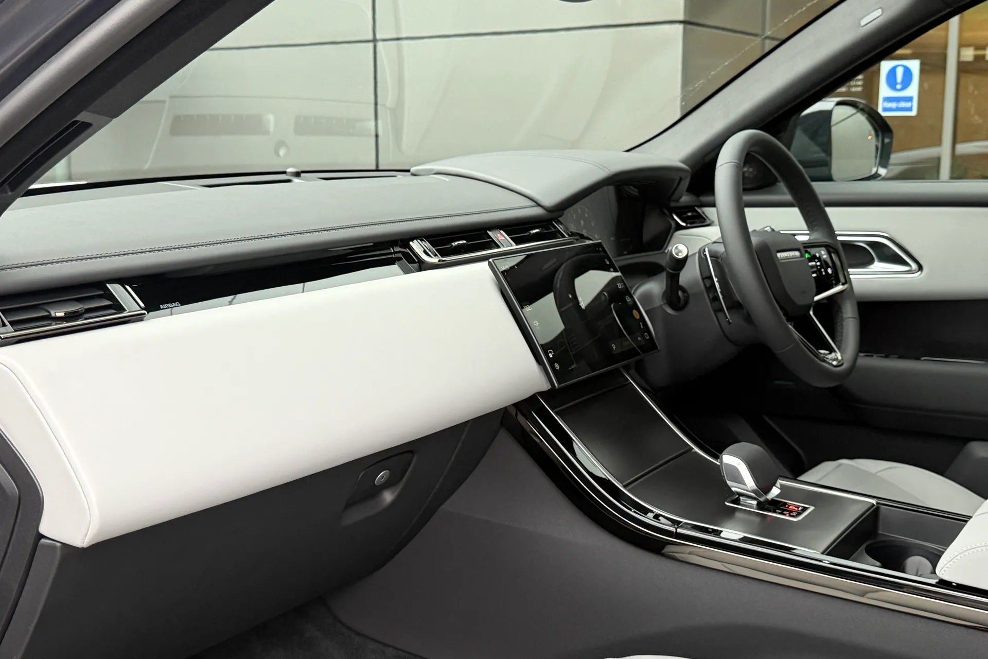 LAND ROVER RANGE ROVER VELAR thumbnail image number 48