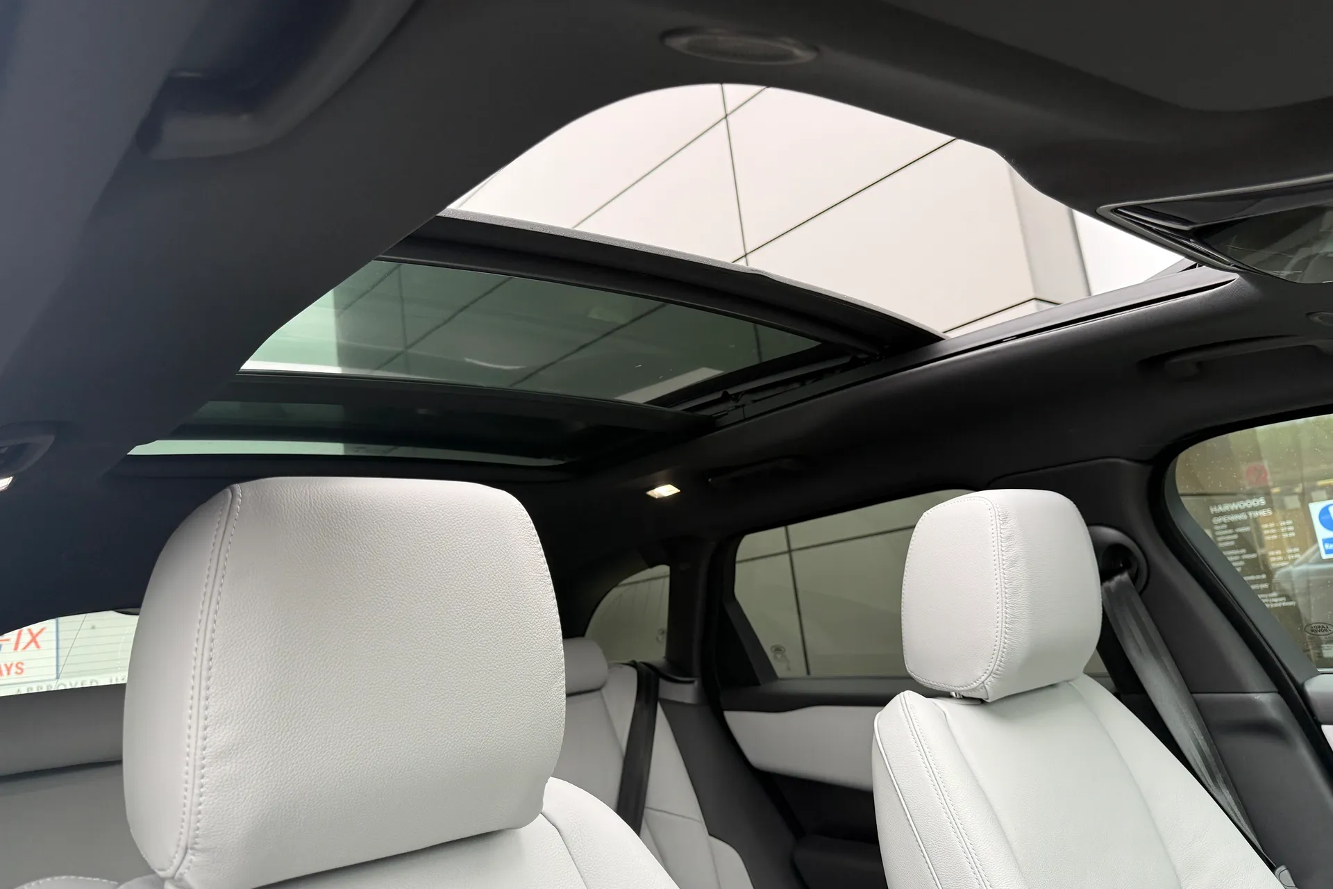 LAND ROVER RANGE ROVER VELAR thumbnail image number 10