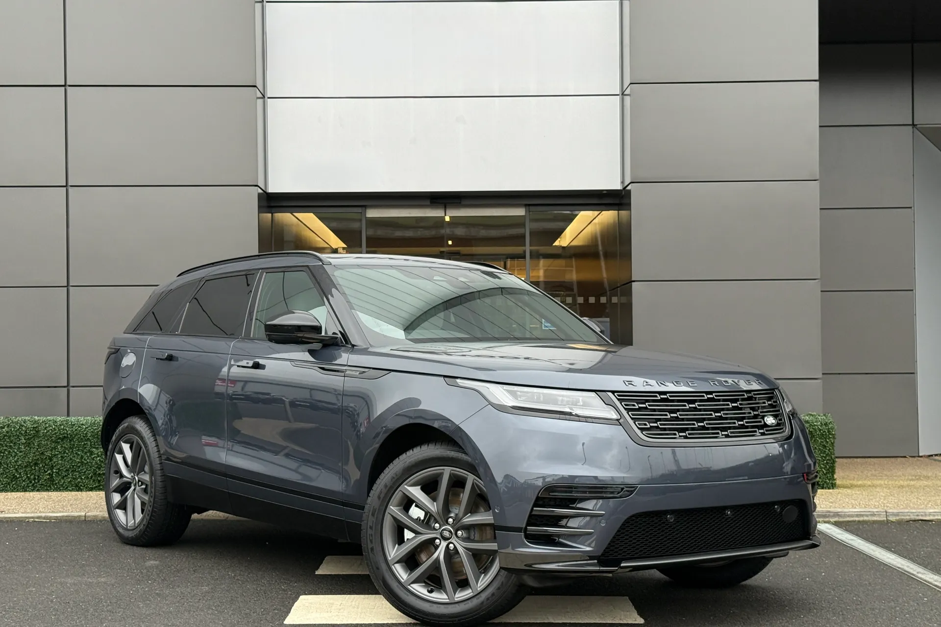 LAND ROVER RANGE ROVER VELAR focused image