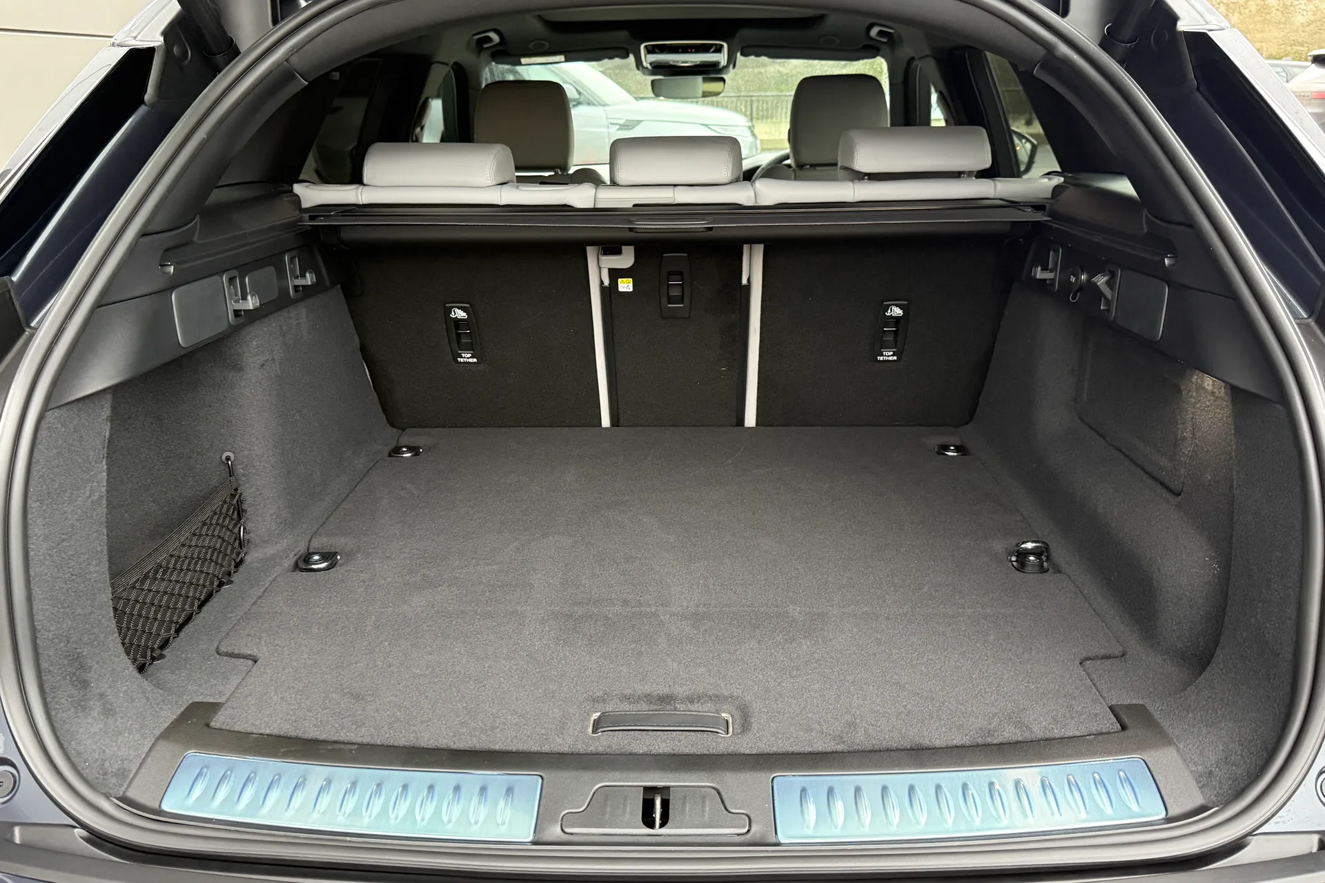 LAND ROVER RANGE ROVER VELAR thumbnail image number 37