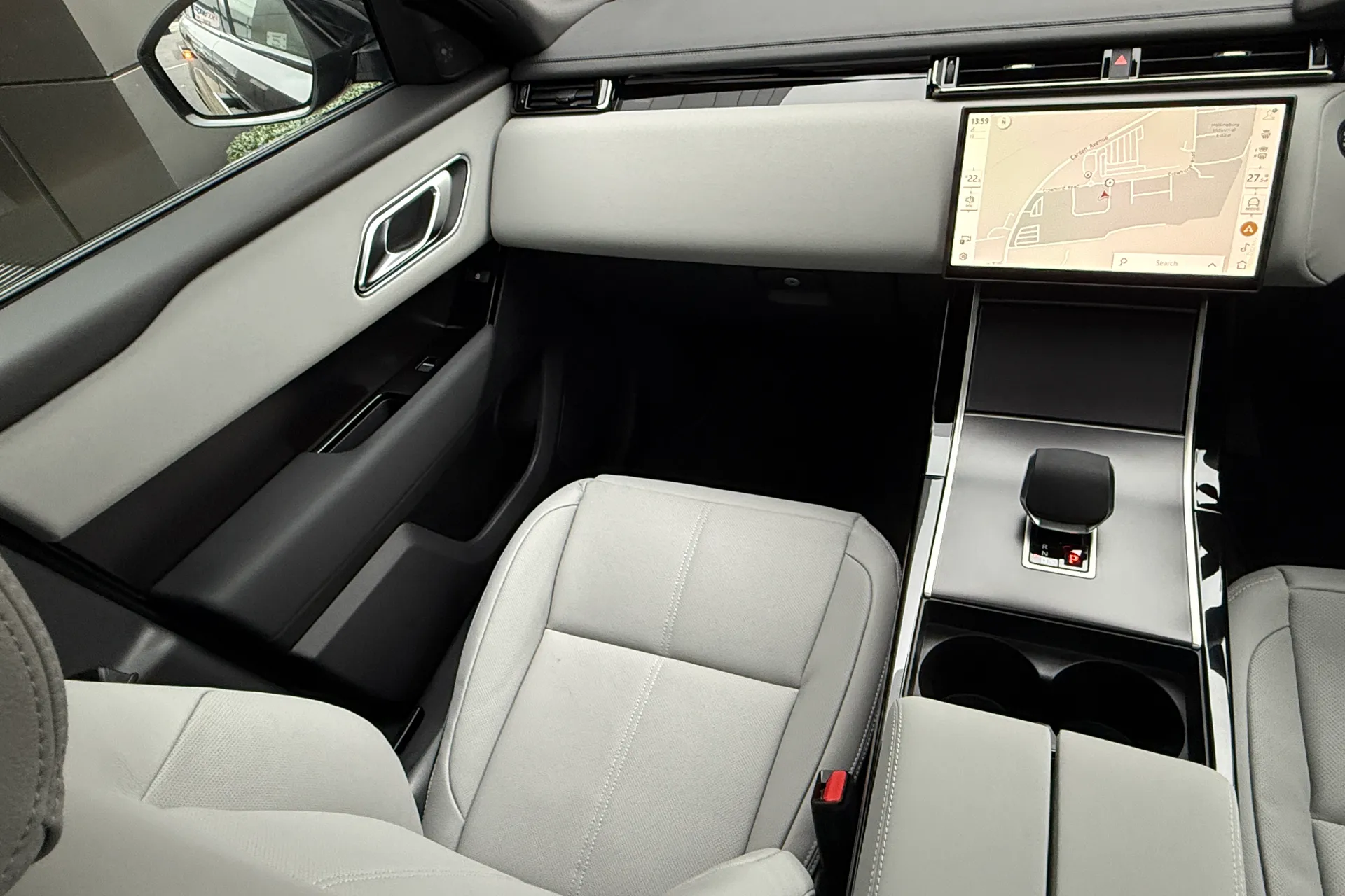 LAND ROVER RANGE ROVER VELAR thumbnail image number 46