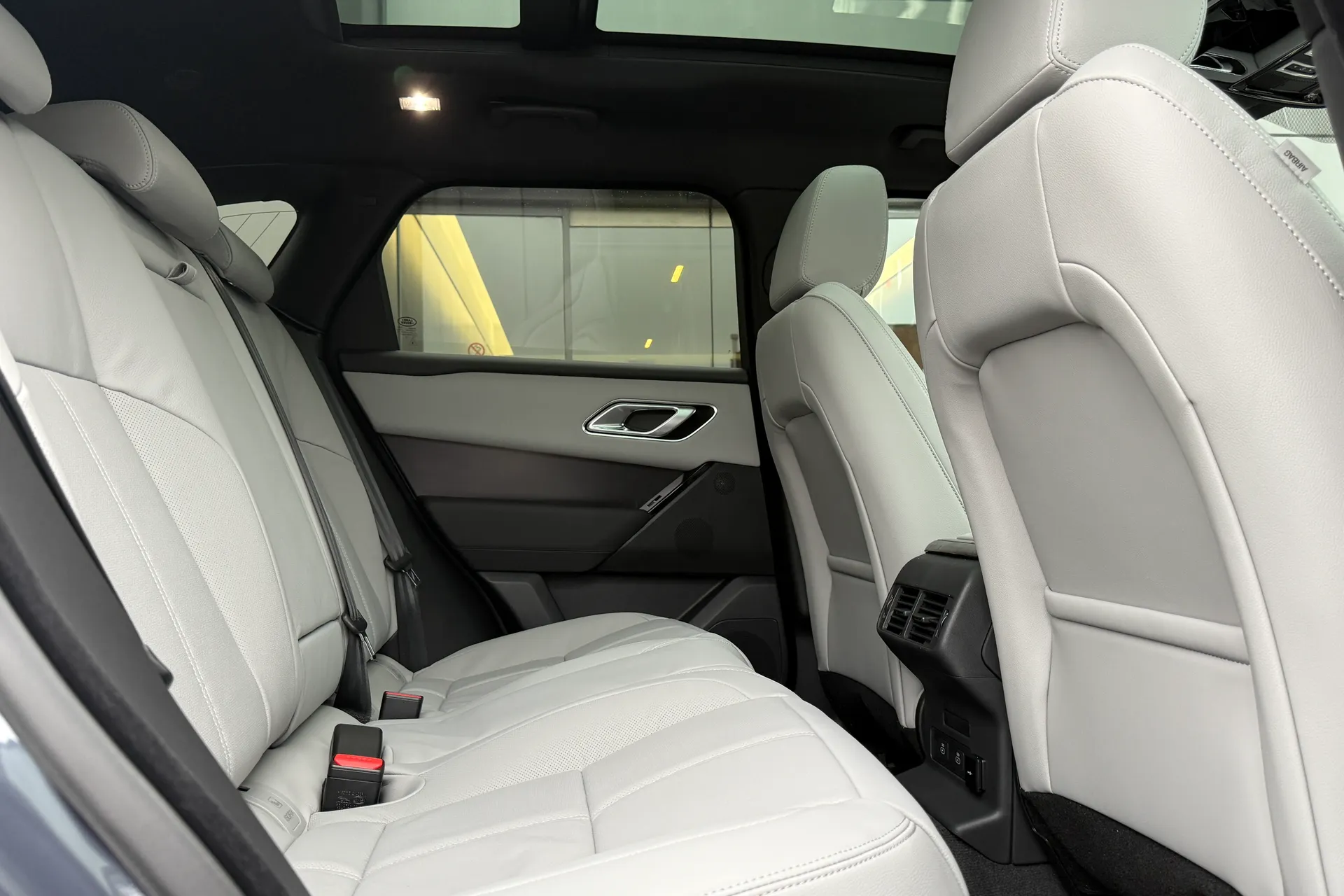 LAND ROVER RANGE ROVER VELAR thumbnail image number 42