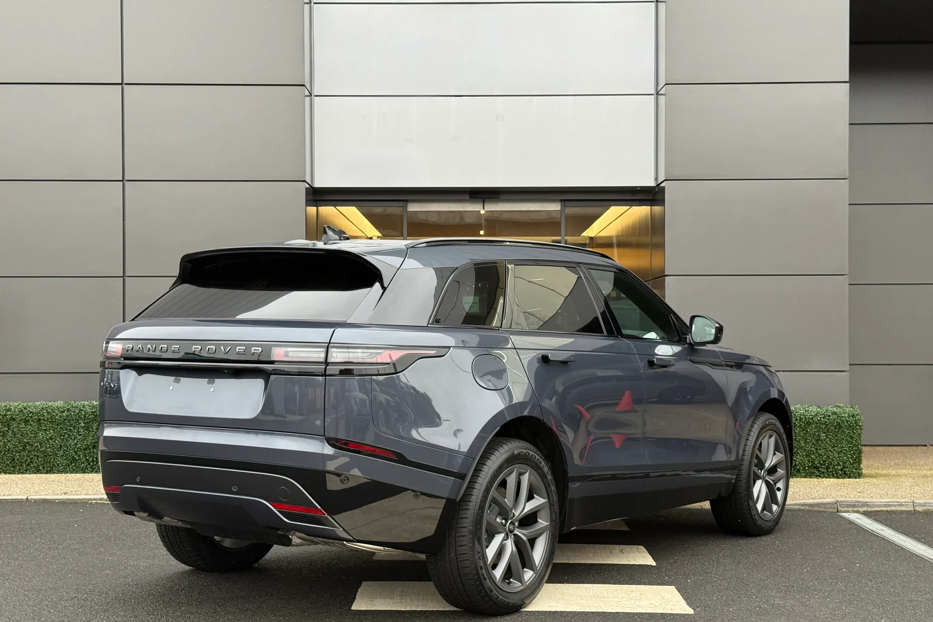 LAND ROVER RANGE ROVER VELAR thumbnail image number 12