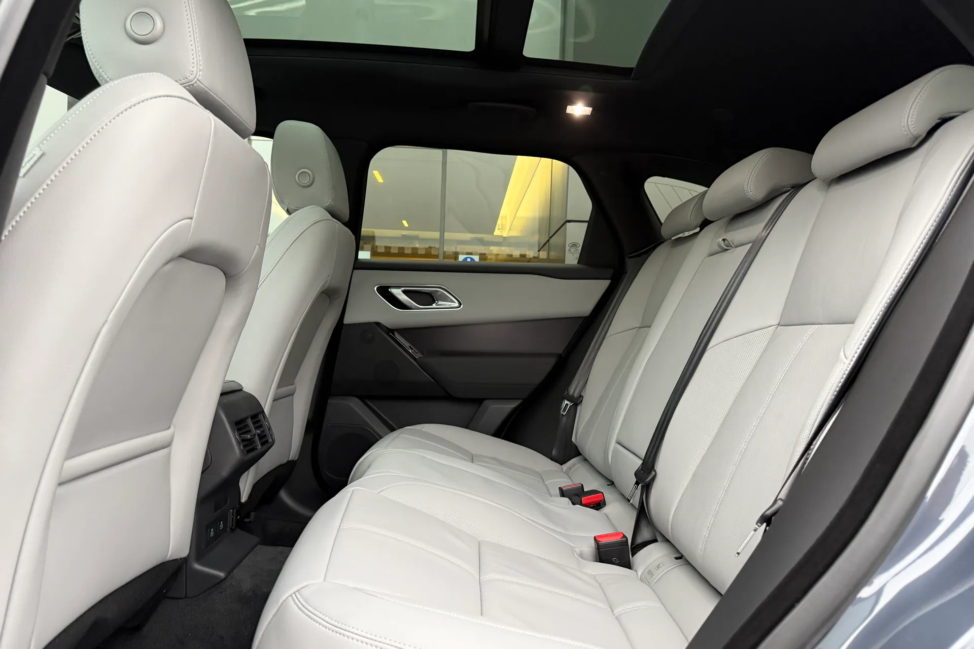 LAND ROVER RANGE ROVER VELAR thumbnail image number 52