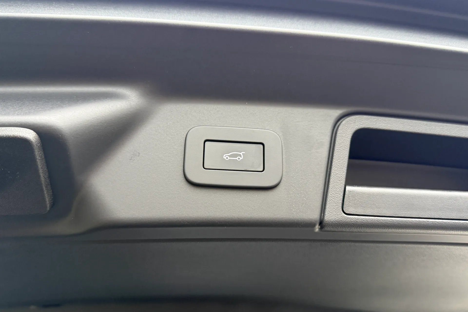 LAND ROVER RANGE ROVER VELAR thumbnail image number 38