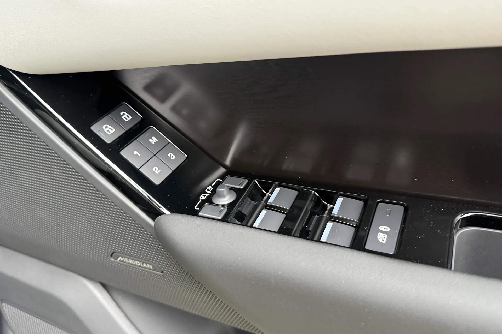 LAND ROVER RANGE ROVER VELAR thumbnail image number 20