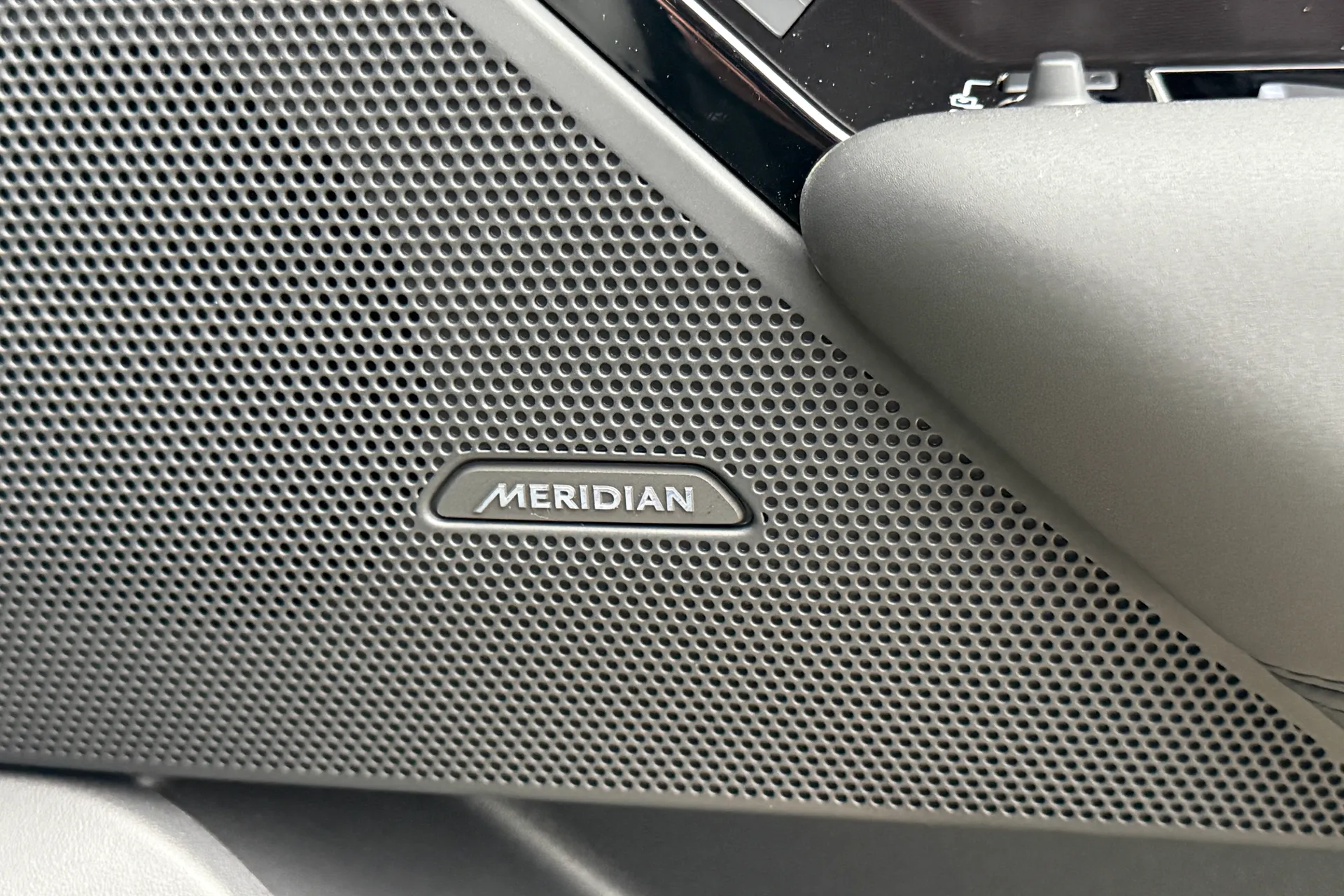 LAND ROVER RANGE ROVER VELAR thumbnail image number 21