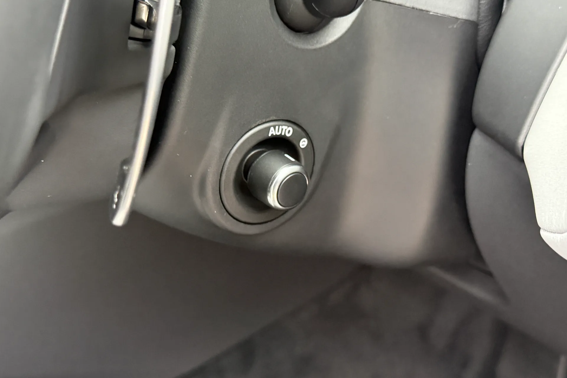 LAND ROVER RANGE ROVER VELAR thumbnail image number 18