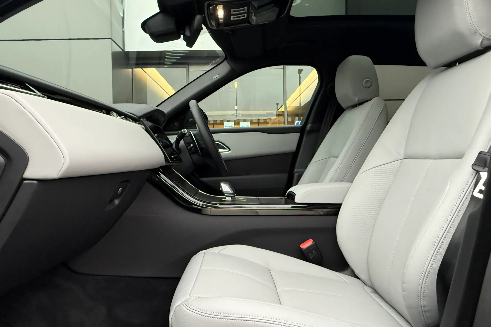 LAND ROVER RANGE ROVER VELAR thumbnail image number 49