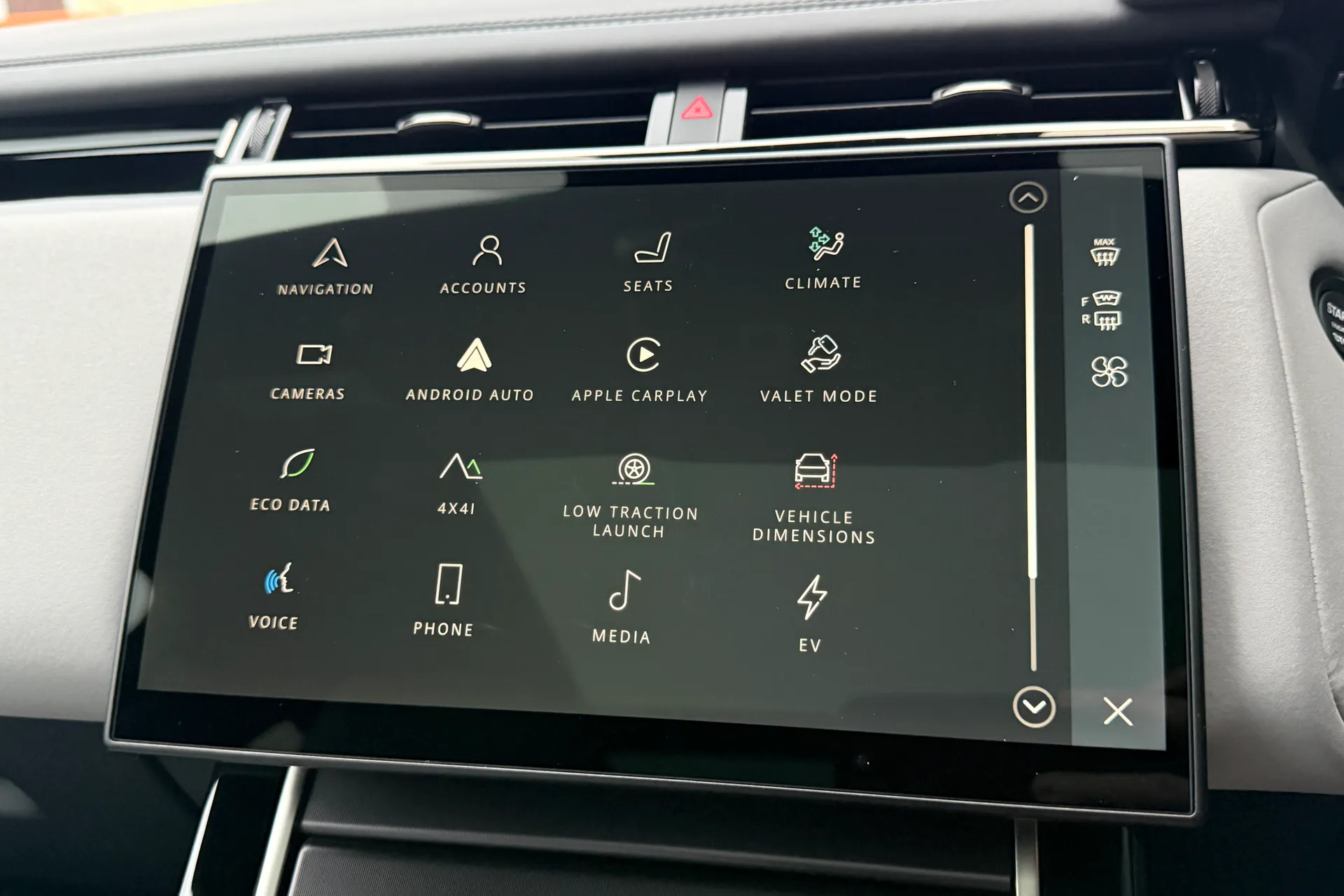 LAND ROVER RANGE ROVER VELAR thumbnail image number 61