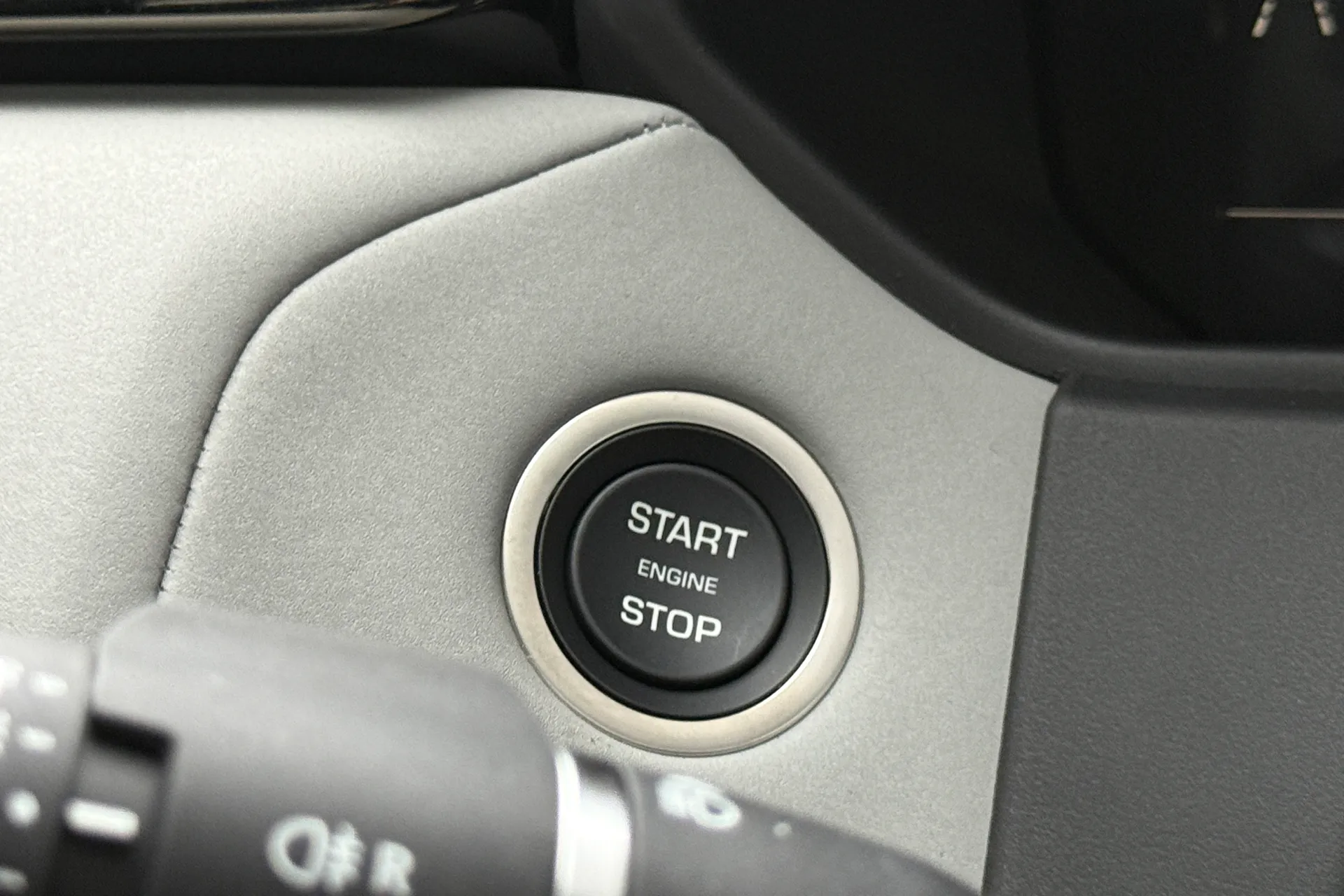 LAND ROVER RANGE ROVER VELAR thumbnail image number 54