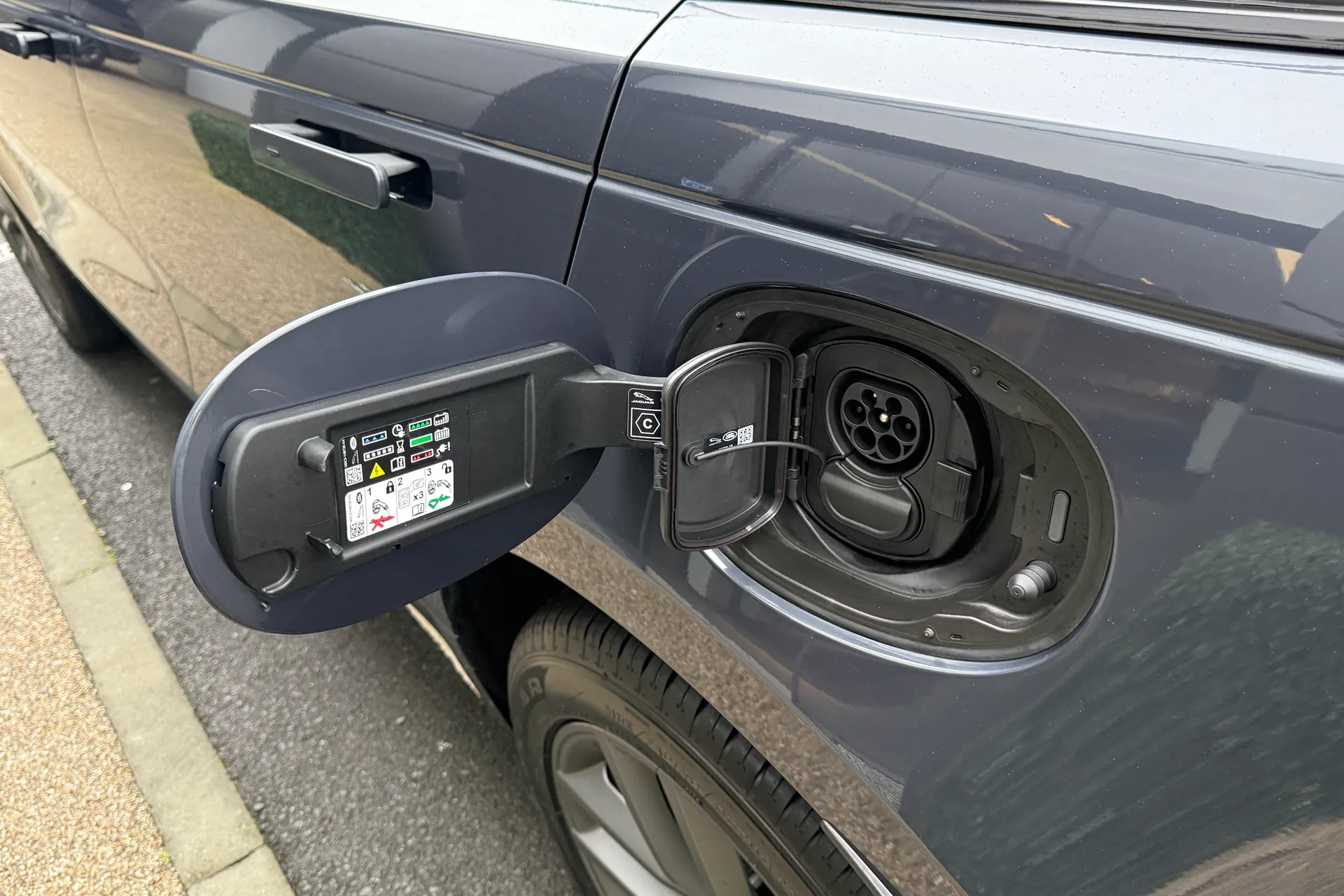 LAND ROVER RANGE ROVER VELAR thumbnail image number 41