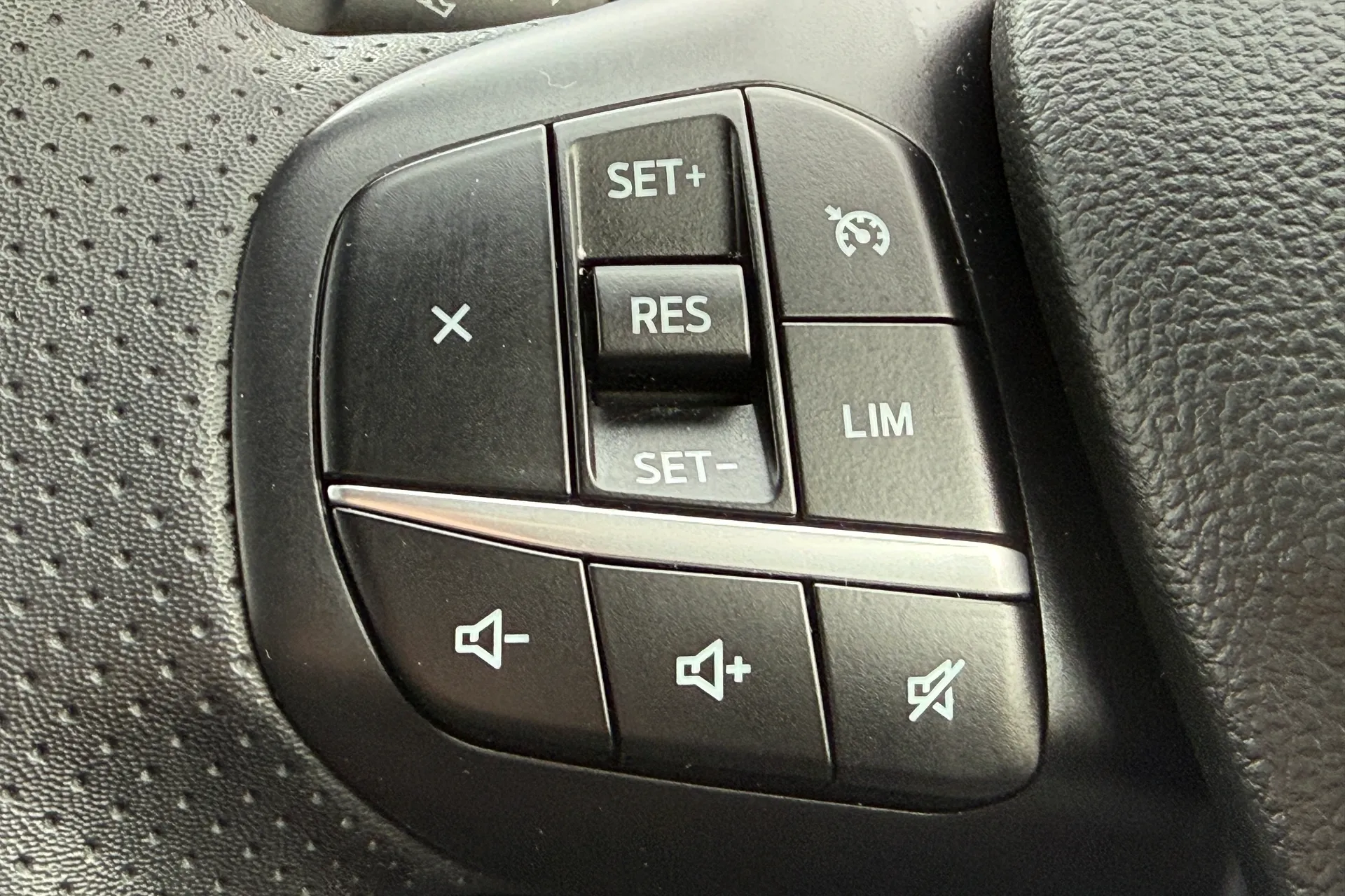 FORD KUGA thumbnail image number 22