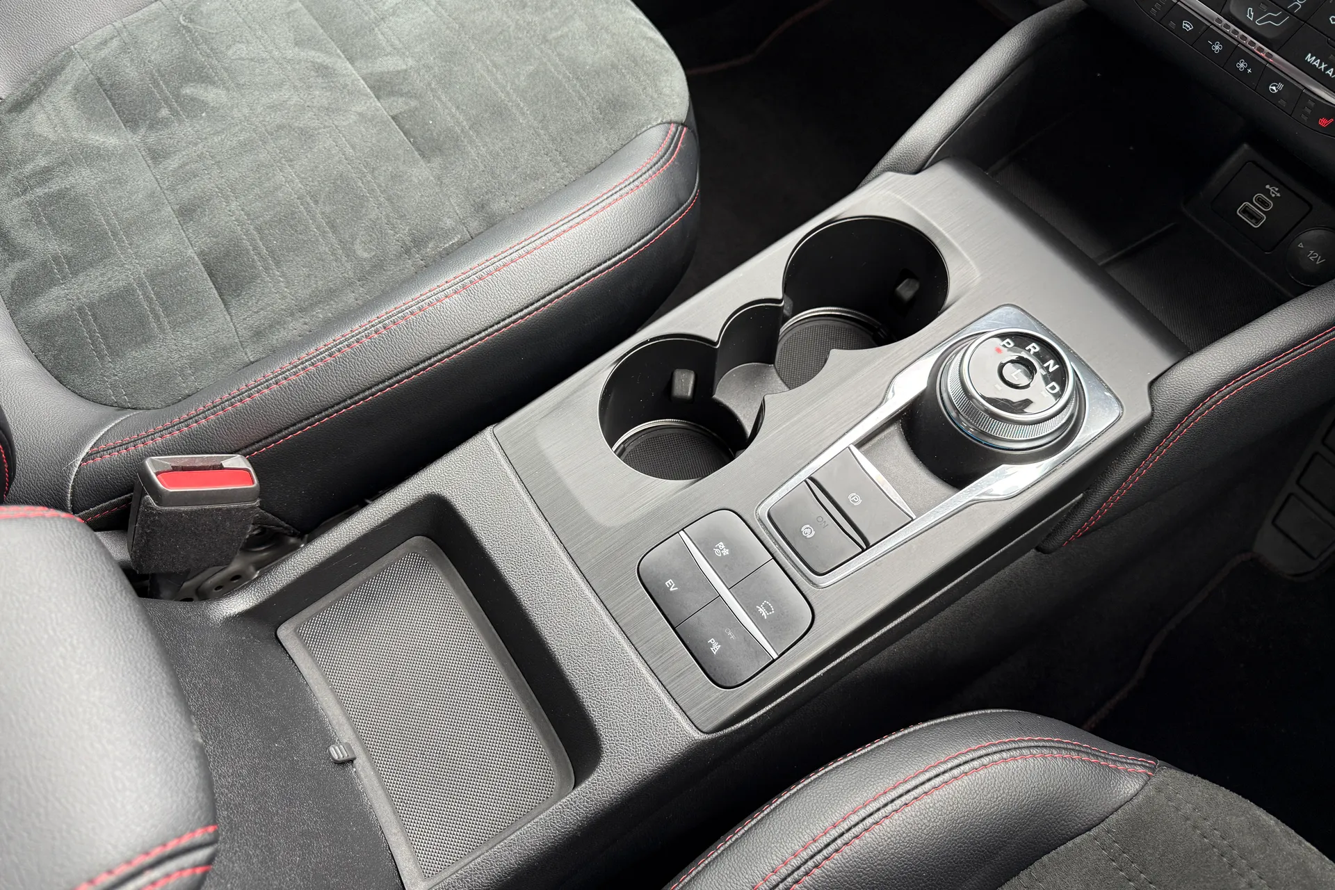 FORD KUGA thumbnail image number 43