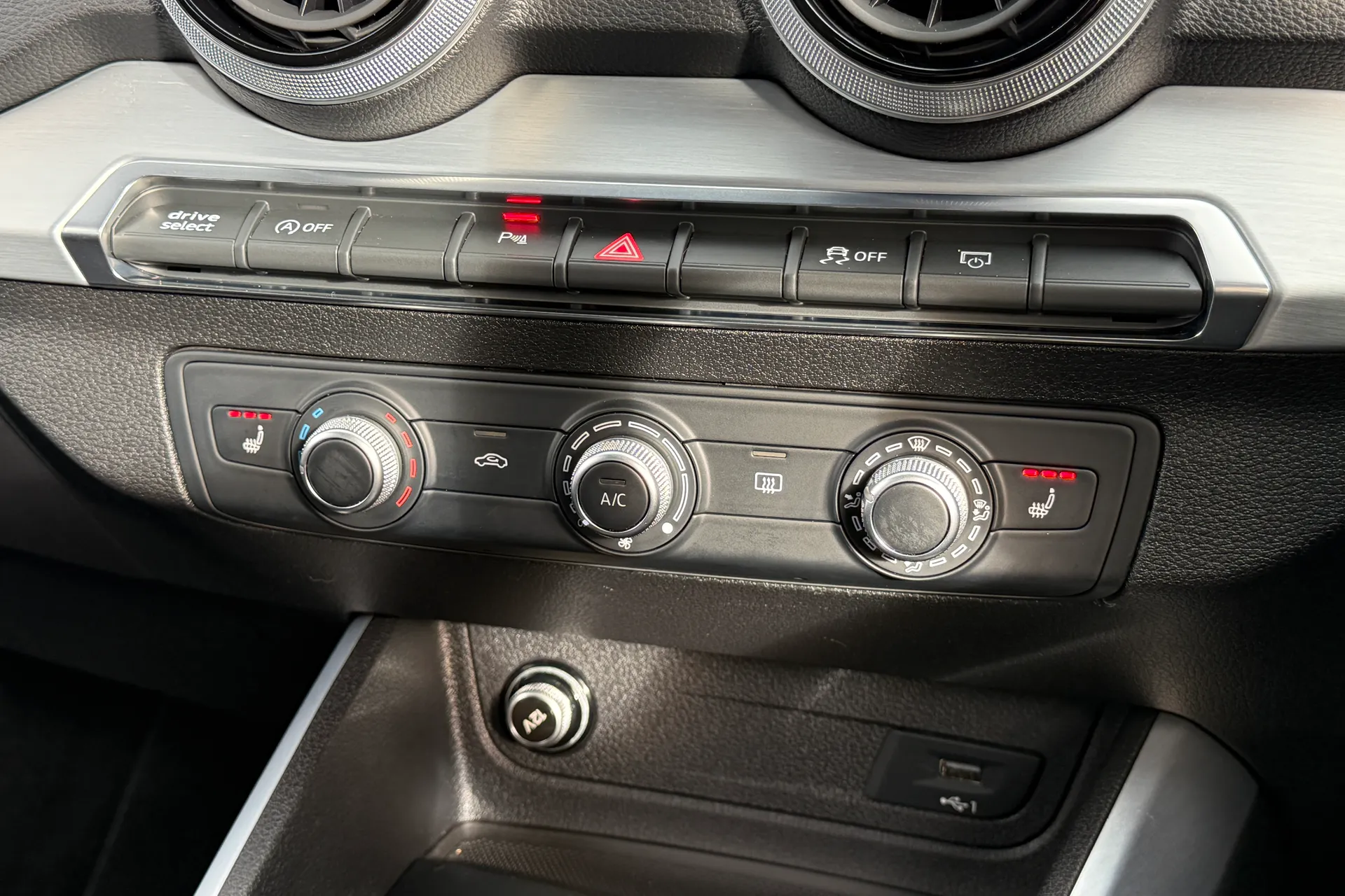 Audi Q2 thumbnail image number 14