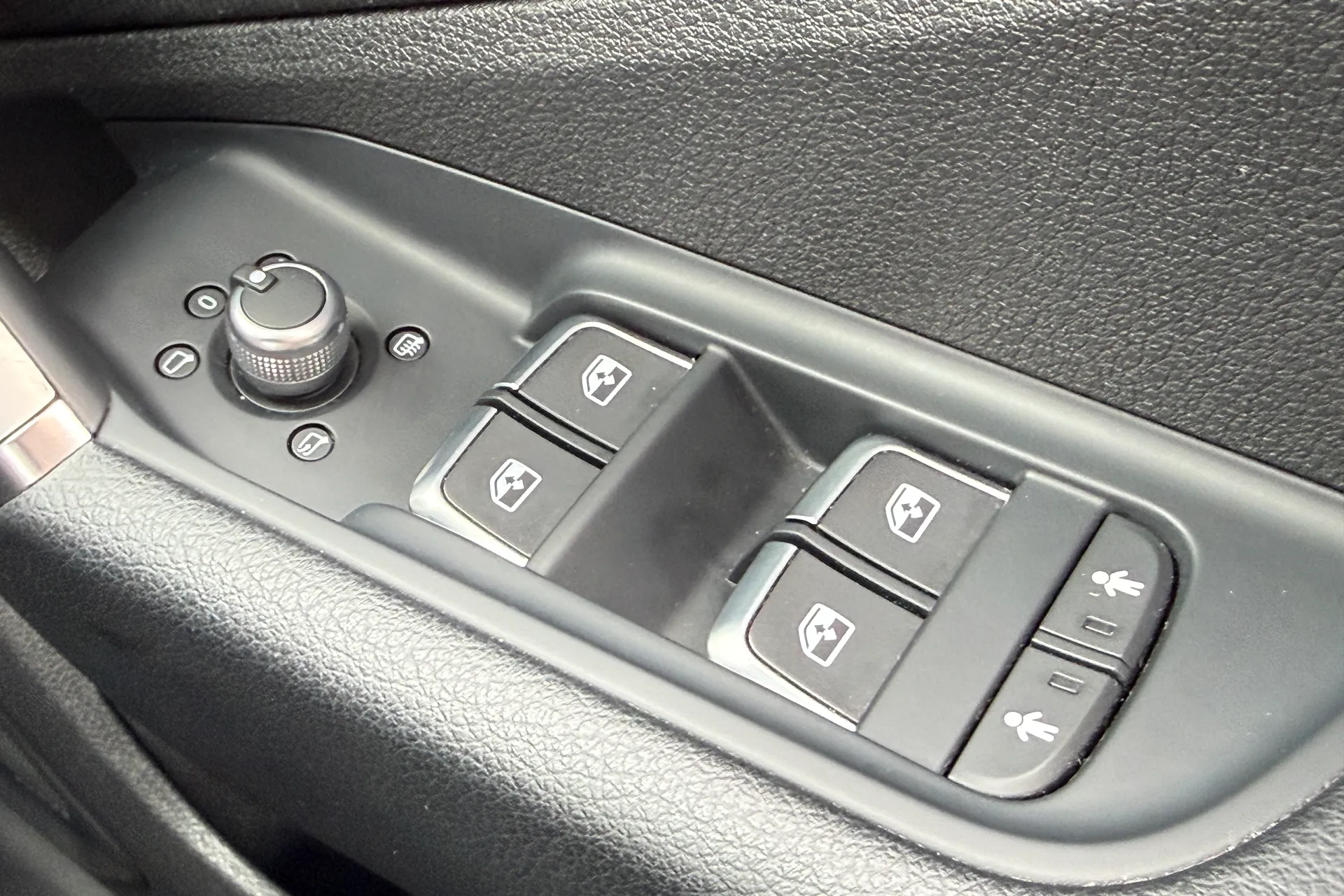 Audi Q2 thumbnail image number 17