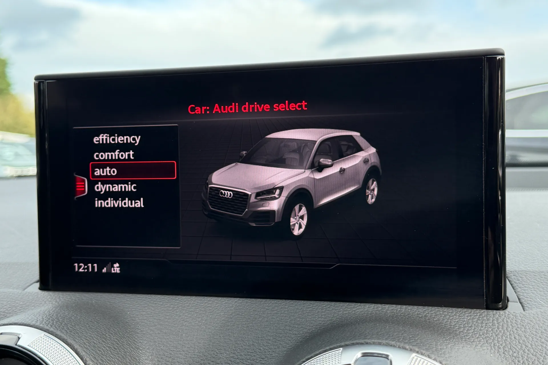 Audi Q2 thumbnail image number 9