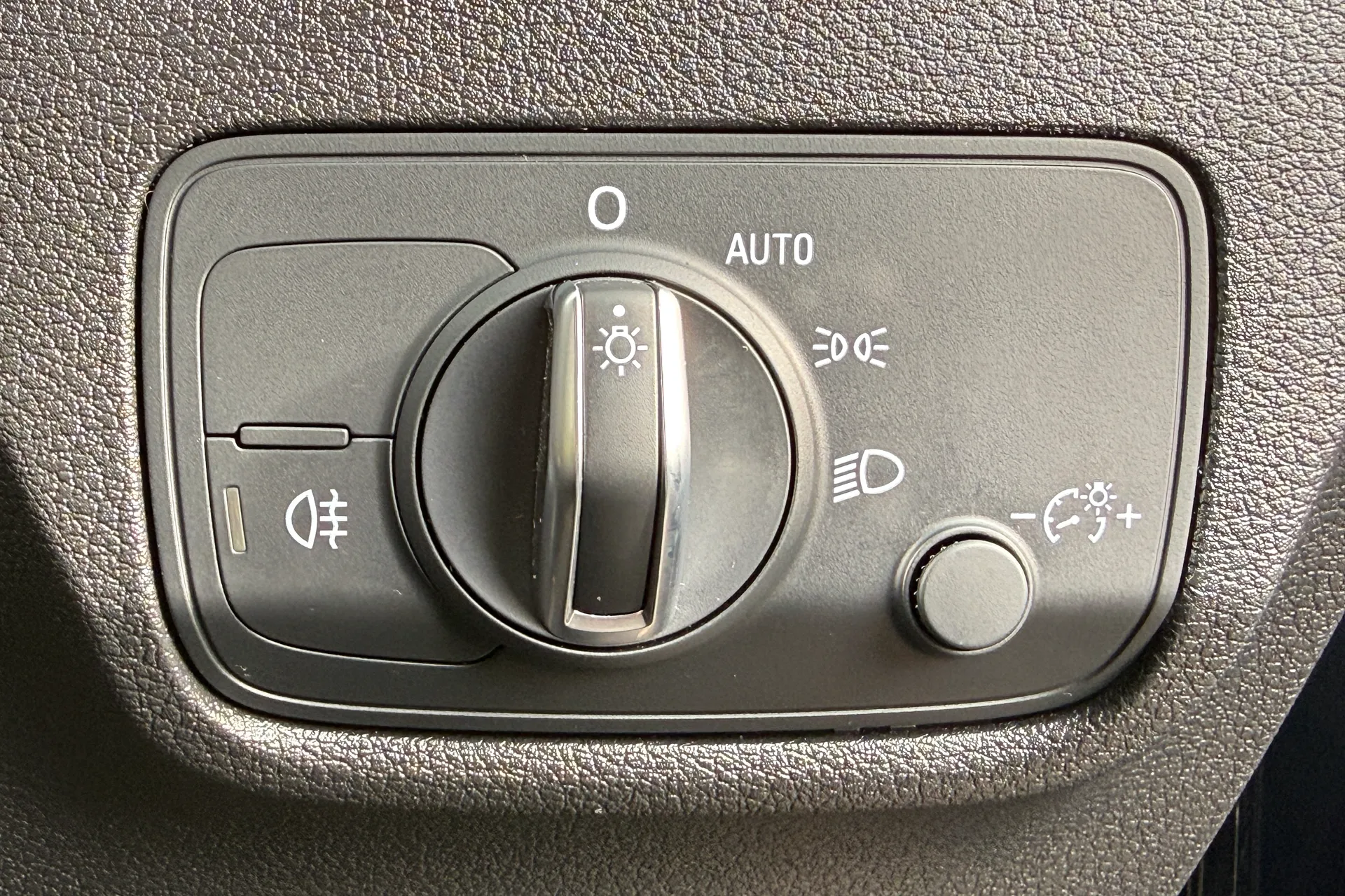 Audi Q2 thumbnail image number 21