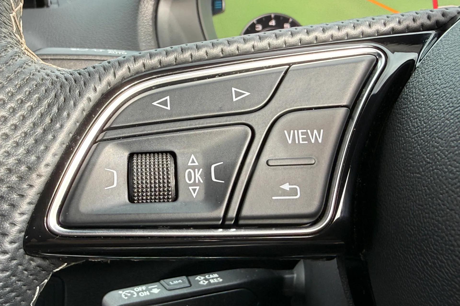 Audi Q2 thumbnail image number 19