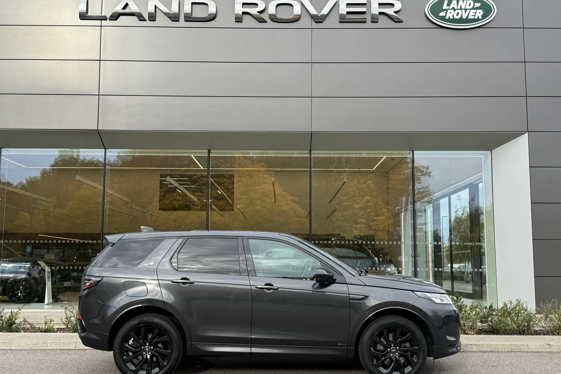 LAND ROVER DISCOVERY SPORT thumbnail image number 2