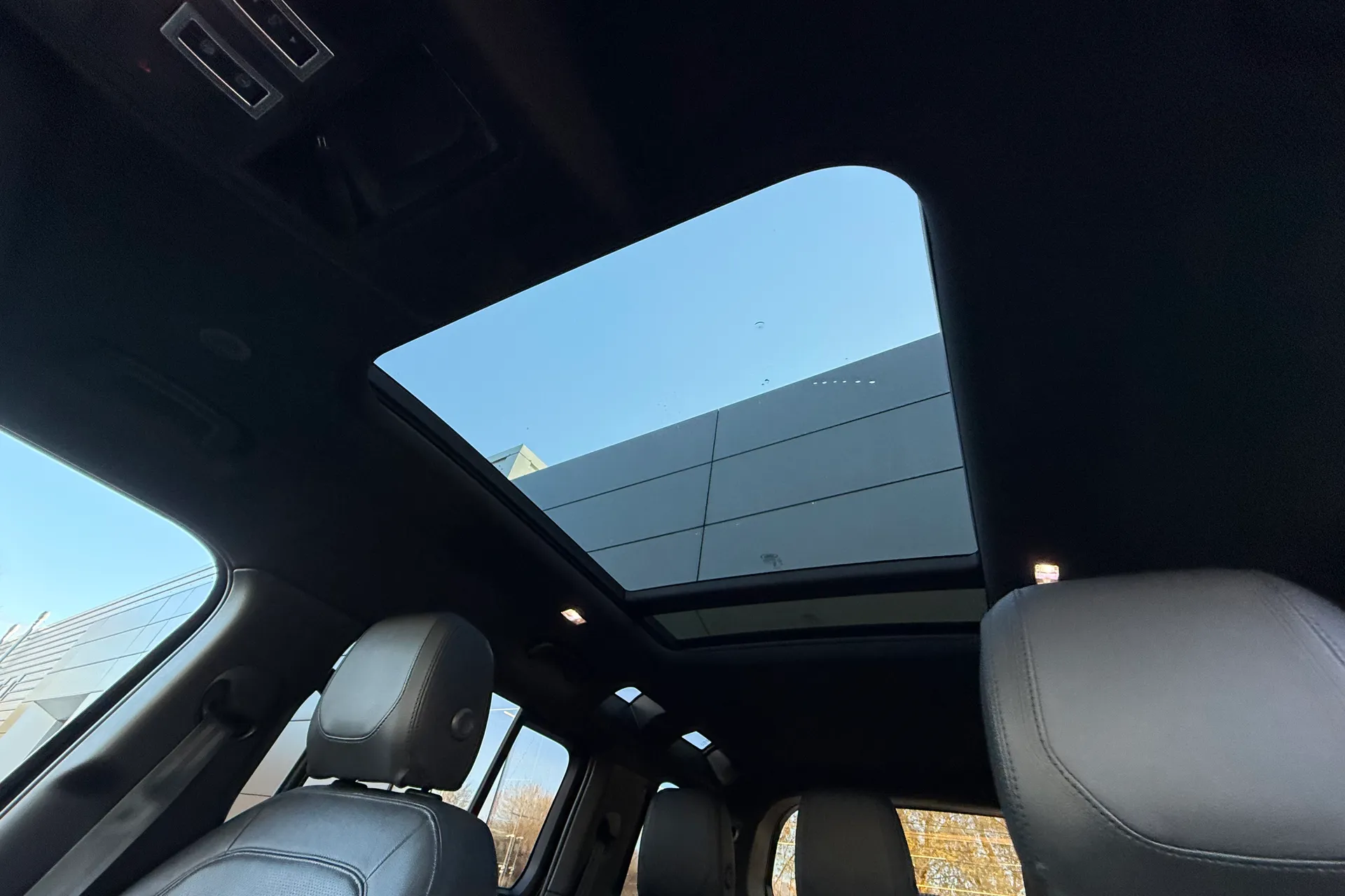 LAND ROVER DEFENDER thumbnail image number 5