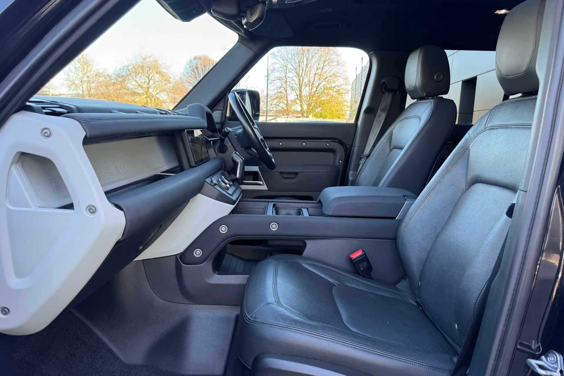 LAND ROVER DEFENDER thumbnail image number 10