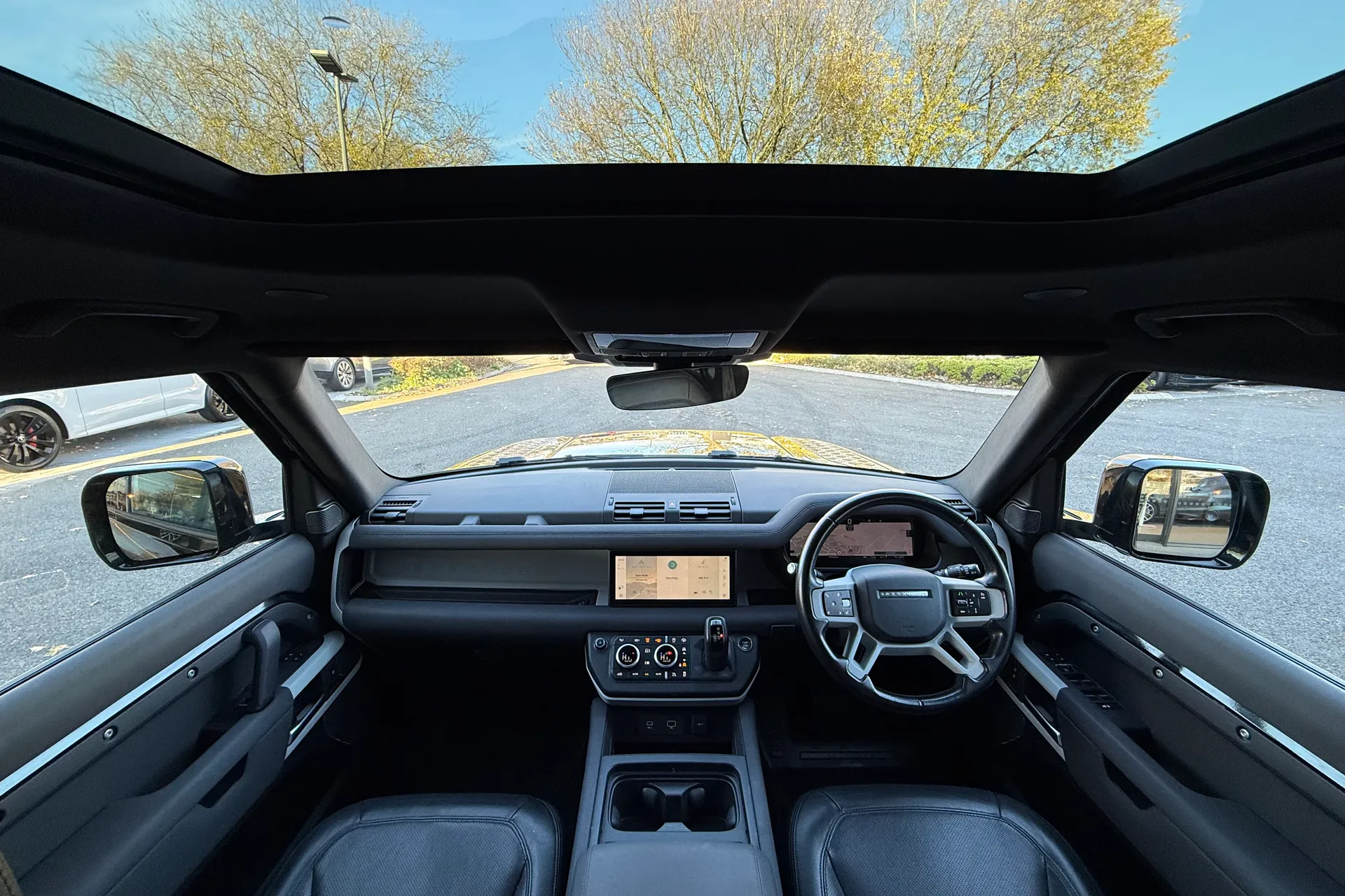 LAND ROVER DEFENDER thumbnail image number 3