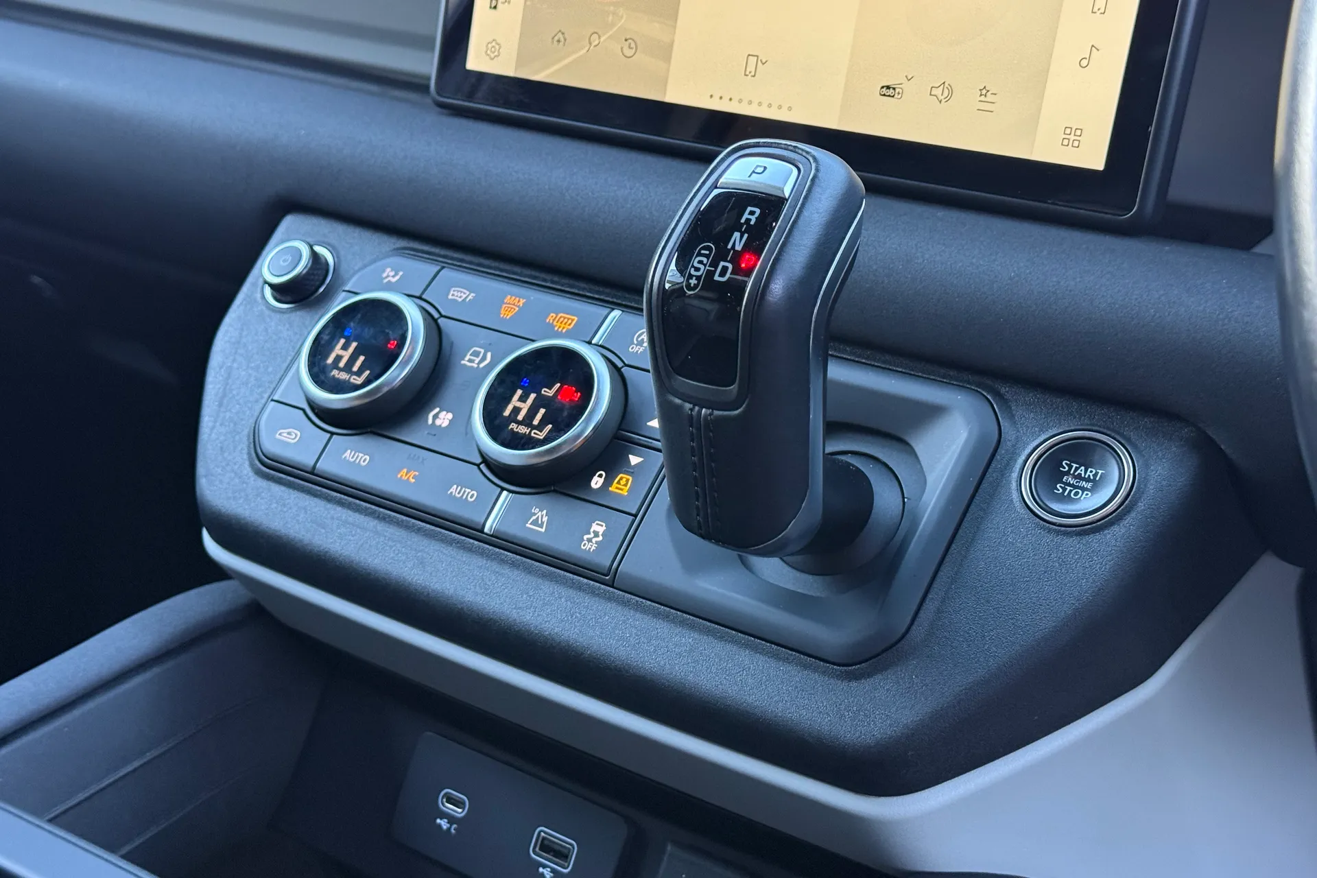 LAND ROVER DEFENDER thumbnail image number 20