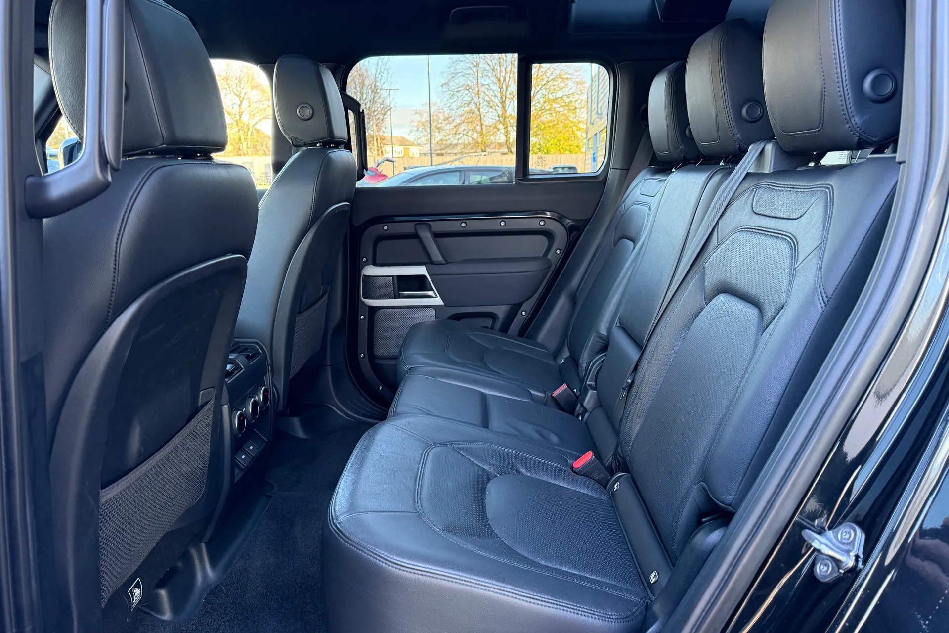 LAND ROVER DEFENDER thumbnail image number 49