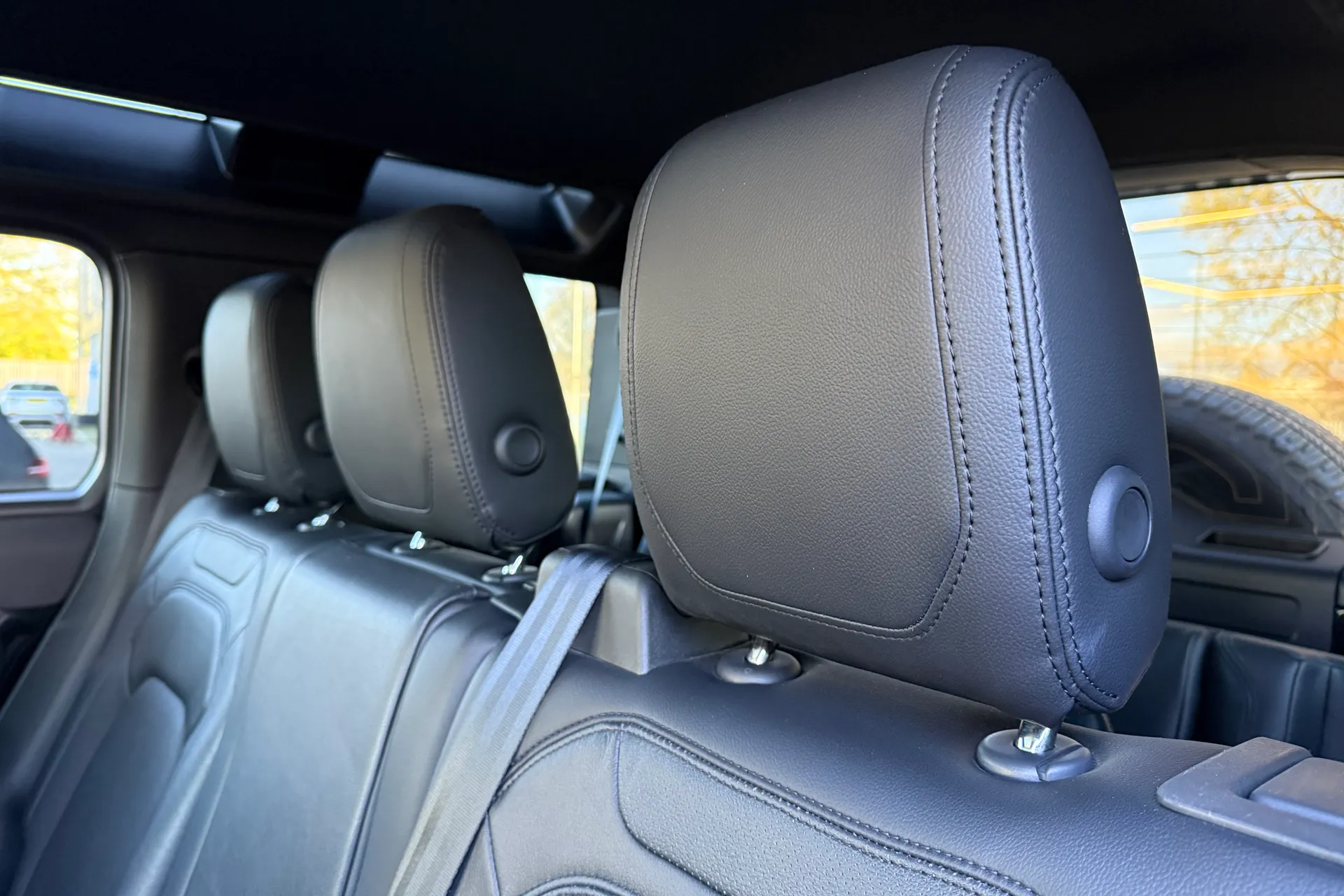 LAND ROVER DEFENDER thumbnail image number 50