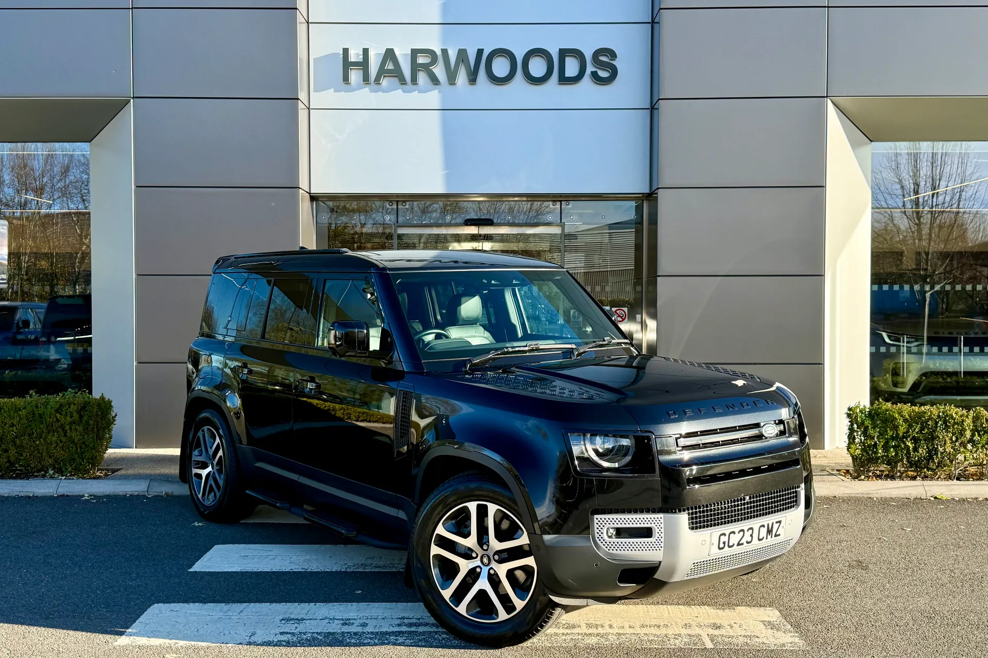 LAND ROVER DEFENDER focused image