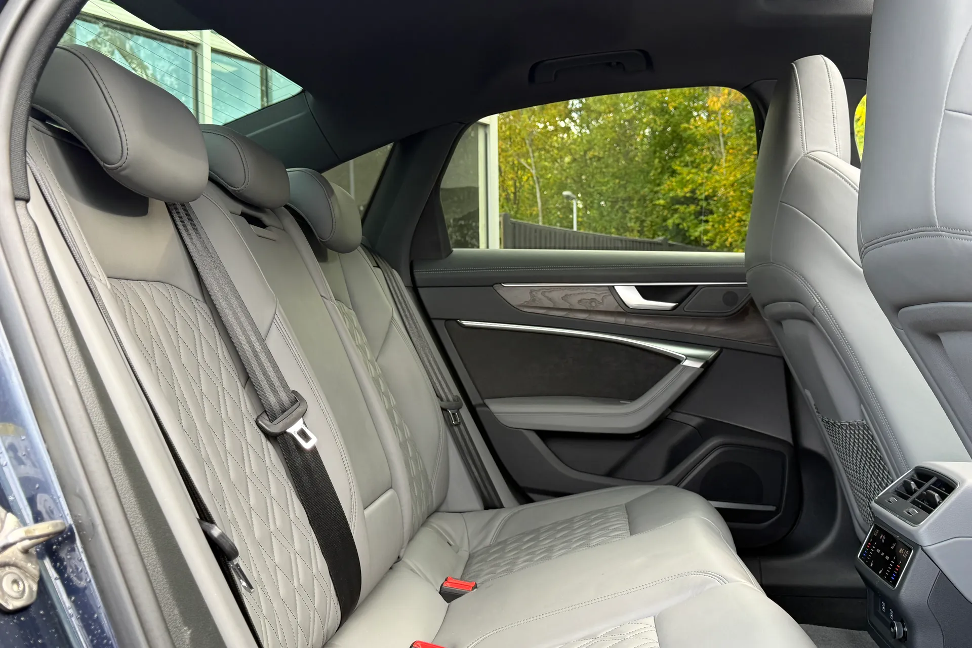 Audi A6 thumbnail image number 31