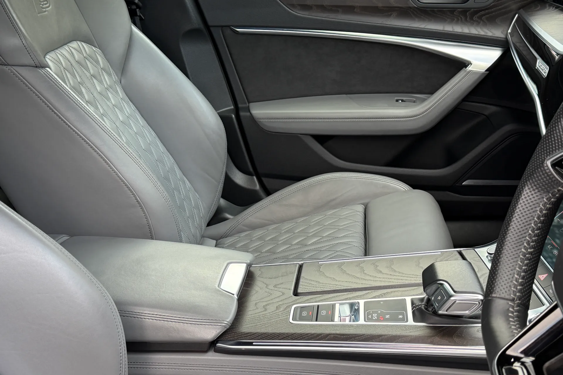 Audi A6 thumbnail image number 43