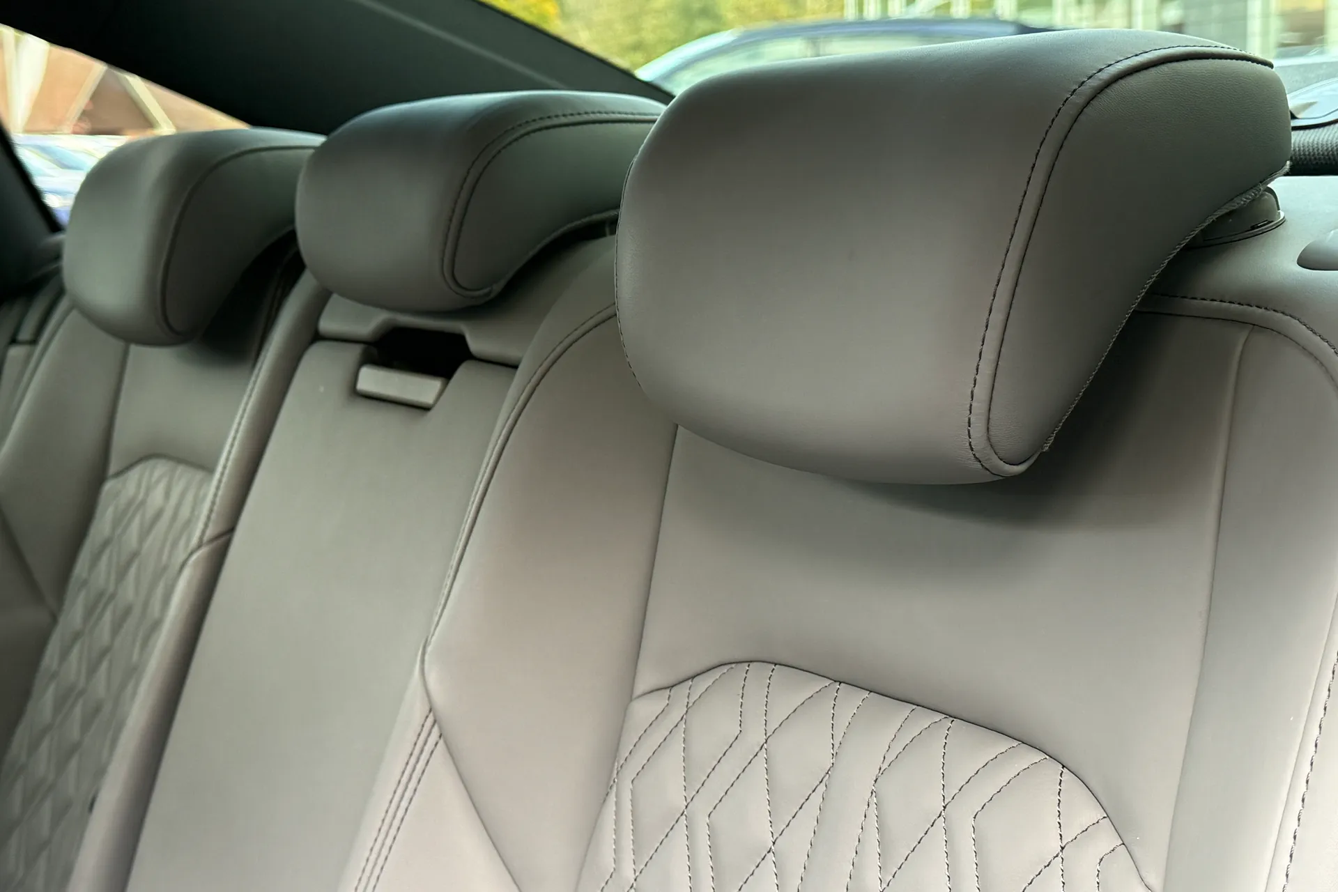 Audi A6 thumbnail image number 24