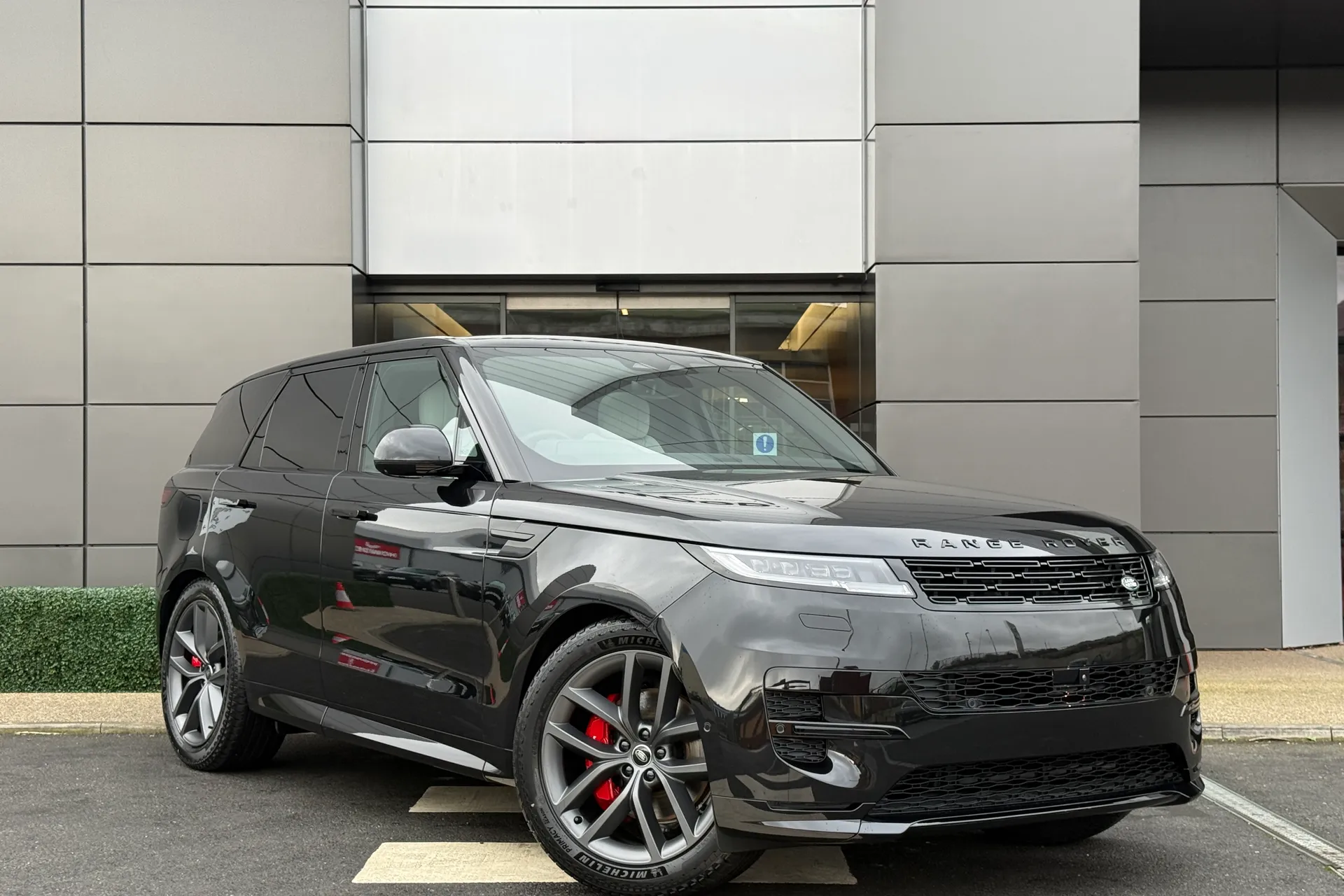 LAND ROVER RANGE ROVER SPORT focused image