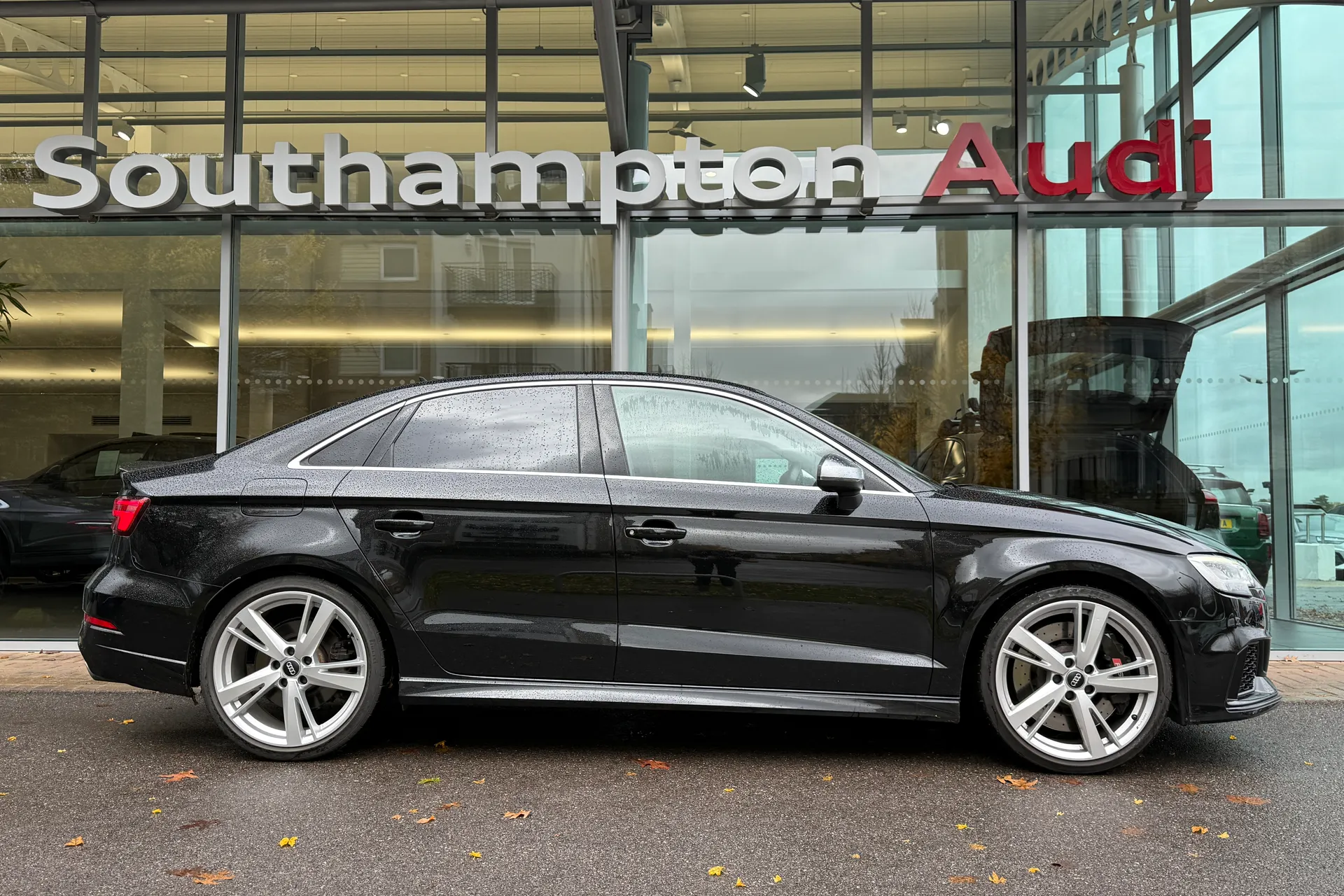 Audi RS3 thumbnail image number 2