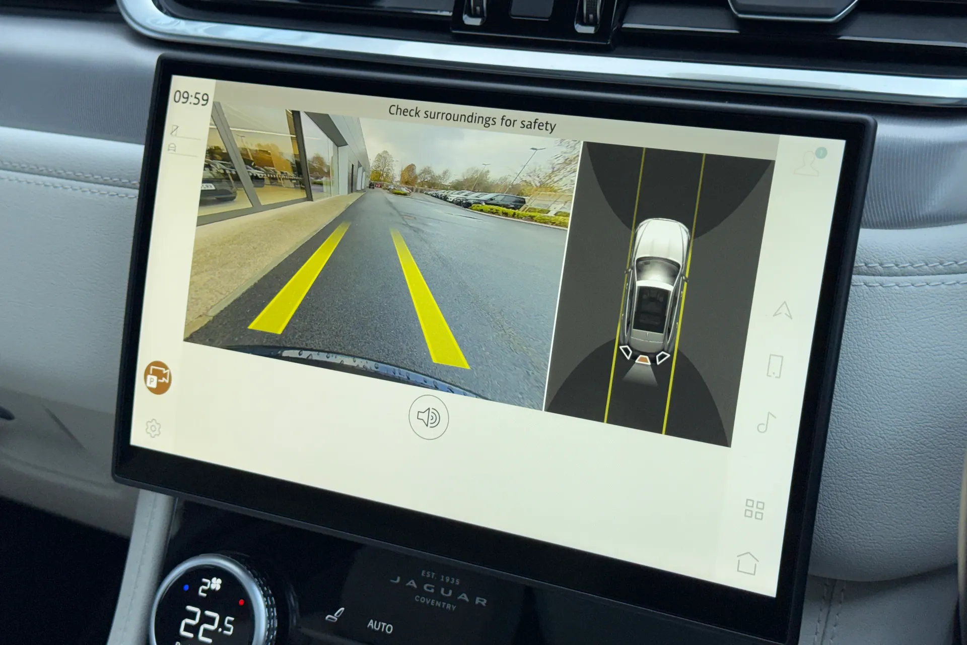 Jaguar F-PACE thumbnail image number 4