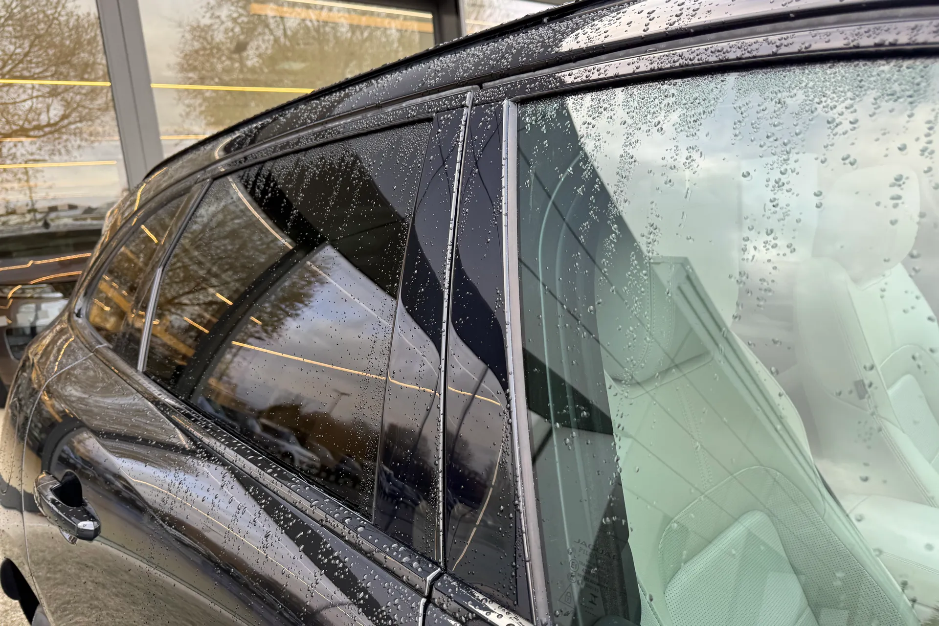 Jaguar F-PACE thumbnail image number 23