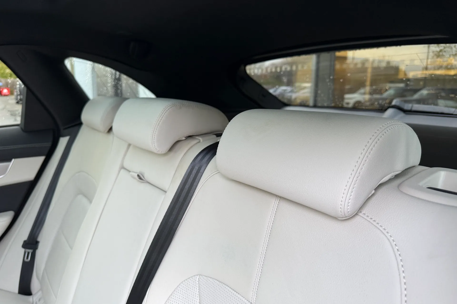 Jaguar F-PACE thumbnail image number 47