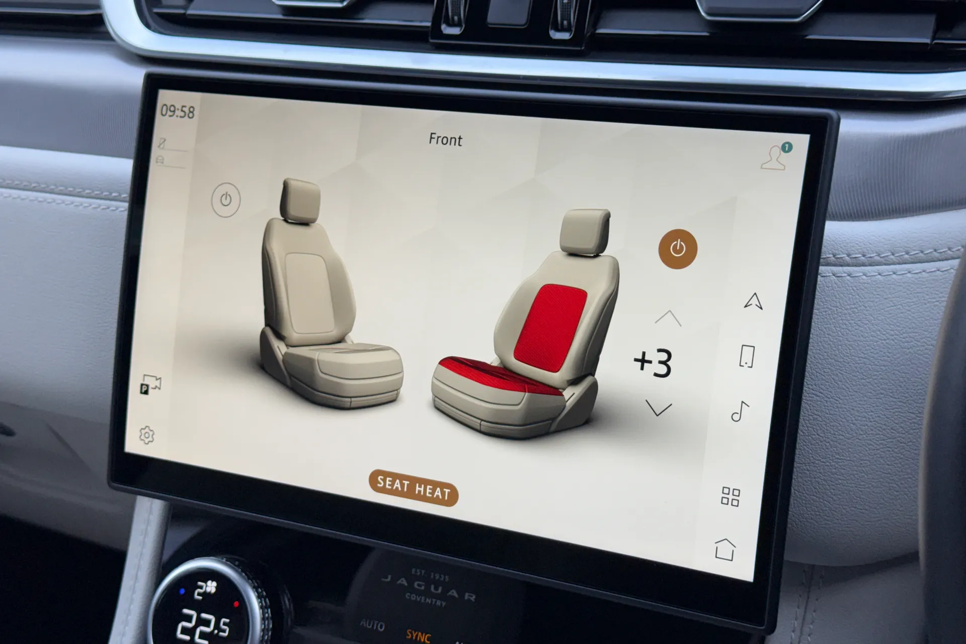 Jaguar F-PACE thumbnail image number 17