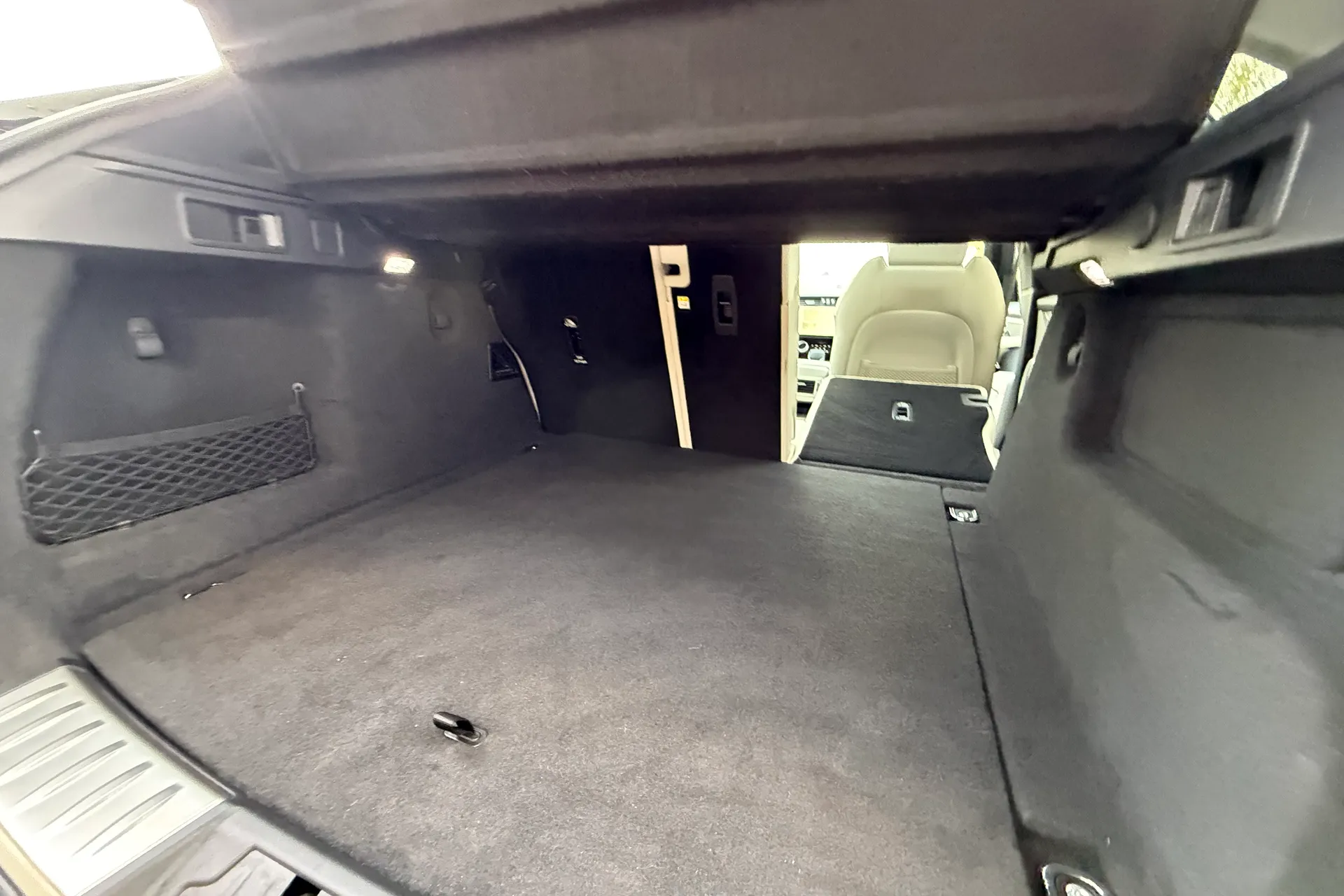 Jaguar F-PACE thumbnail image number 41