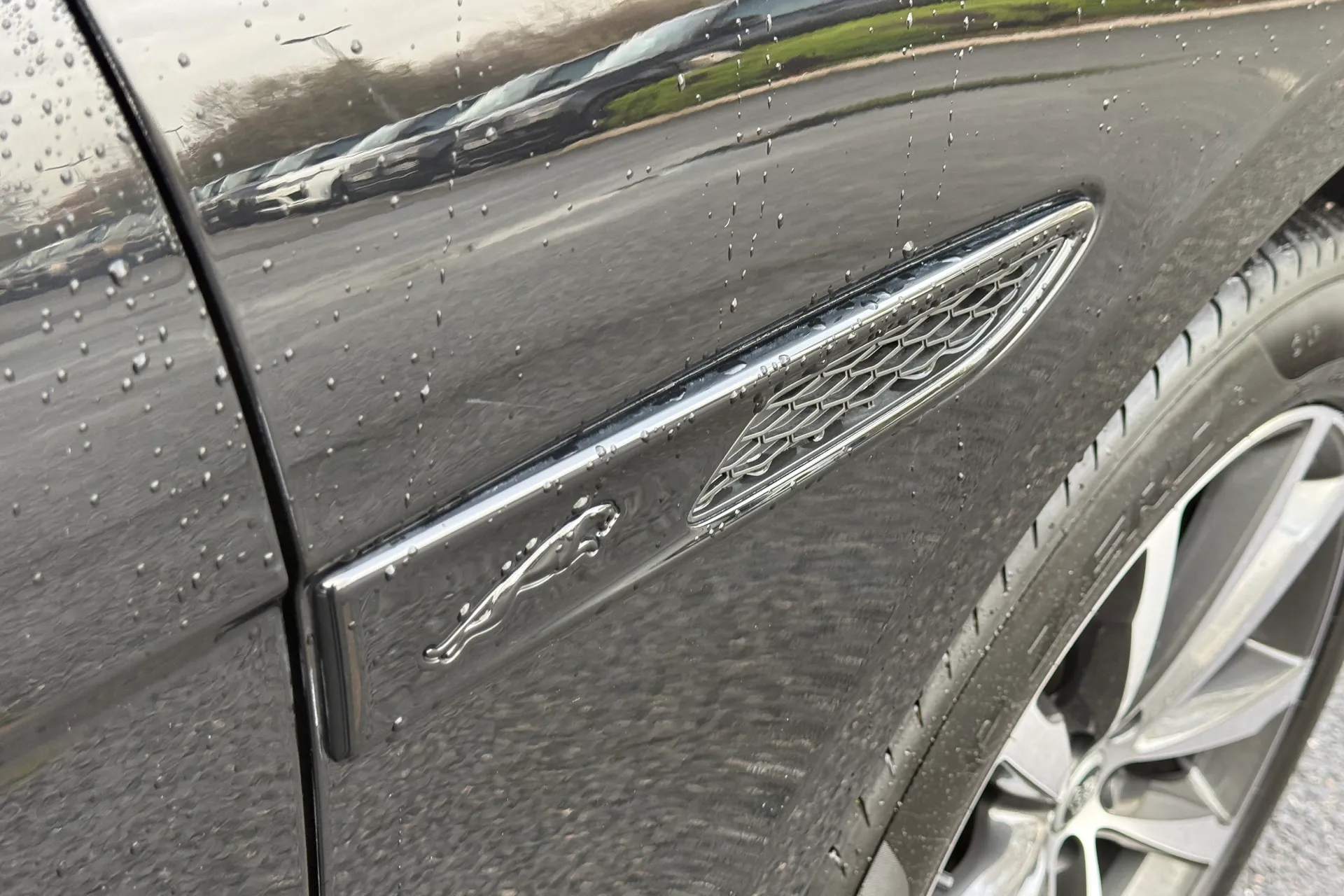 Jaguar F-PACE thumbnail image number 52